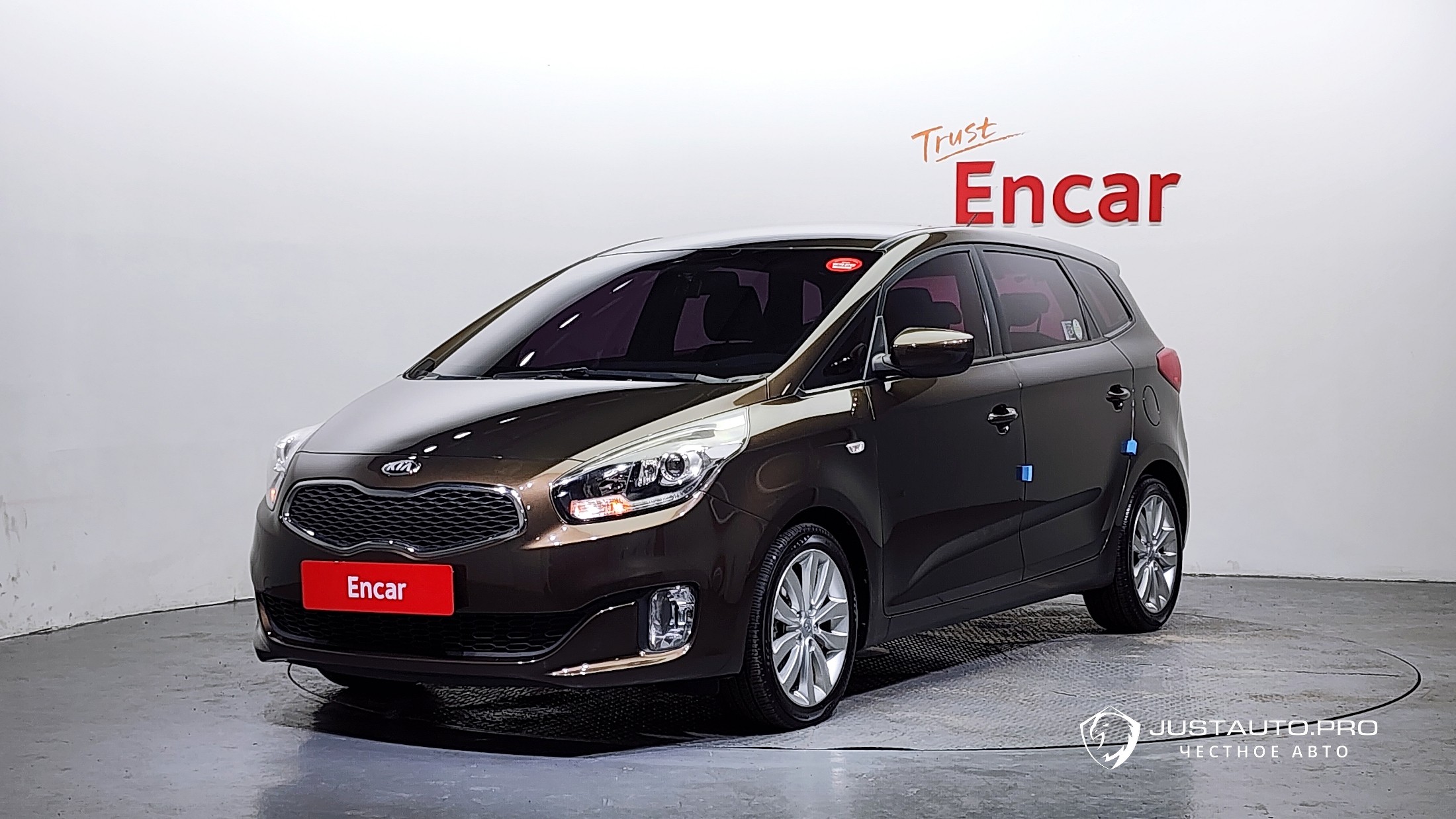 Автомобиль Kia Carens