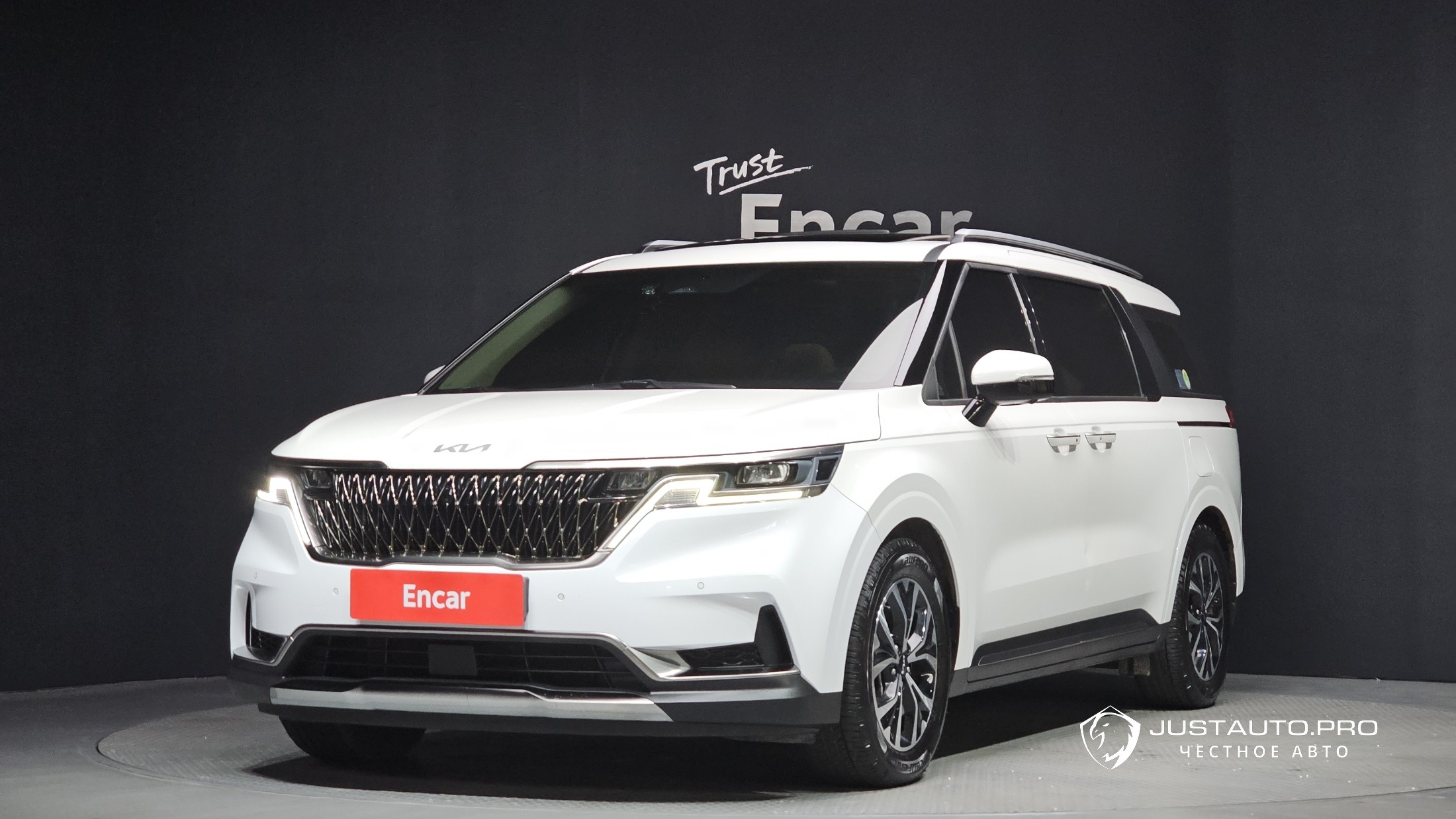 Автомобиль Kia Canival