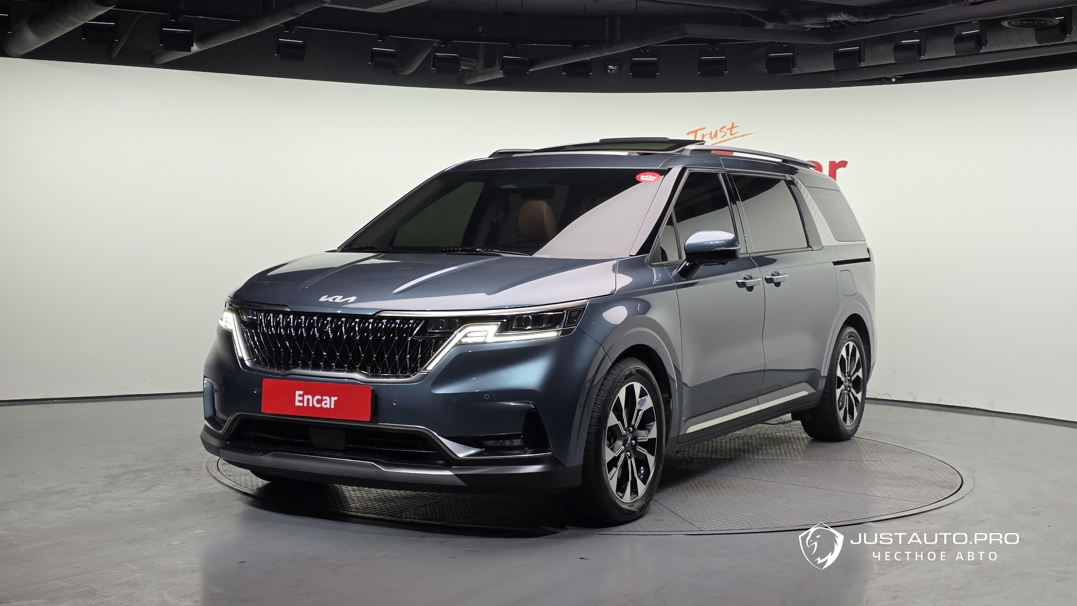 Автомобиль Kia Canival