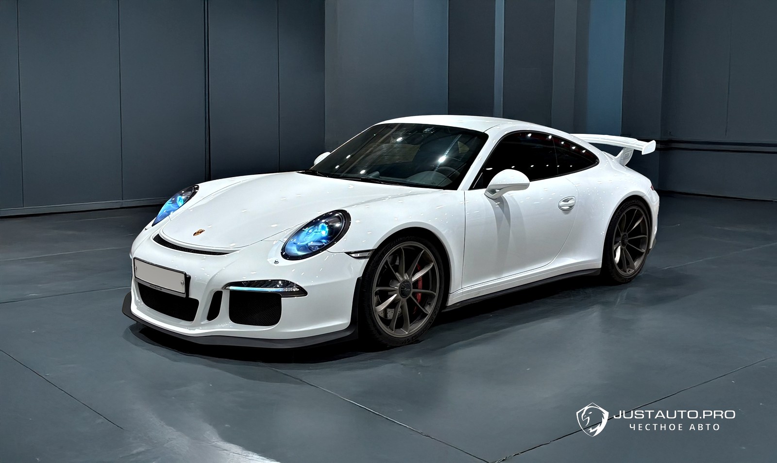 Автомобиль Porsche 911