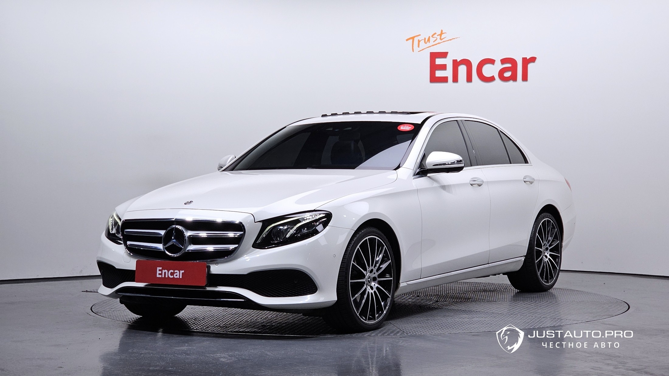Автомобиль Mercedes-Benz E-Class