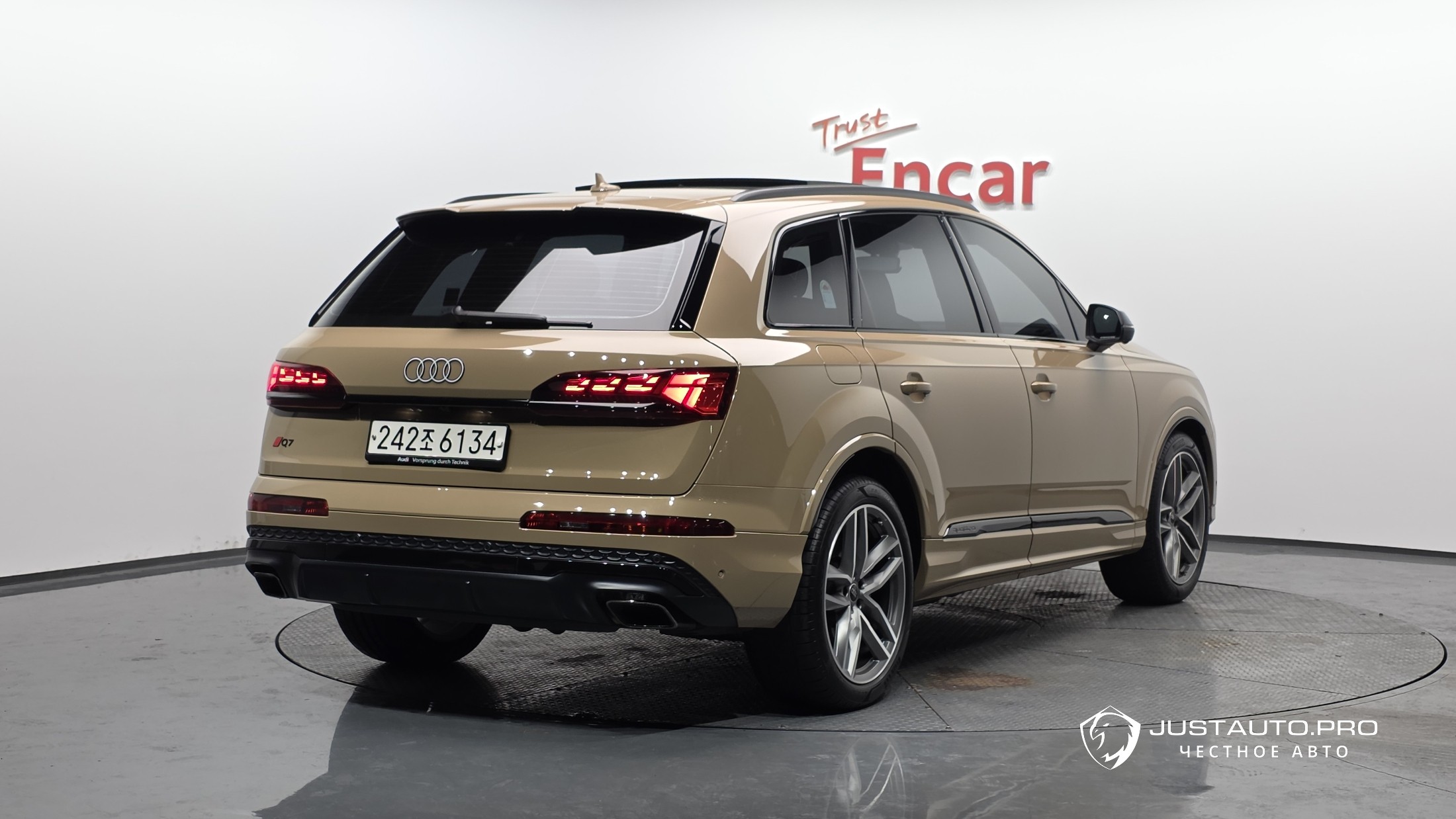 Автомобиль Audi Q7