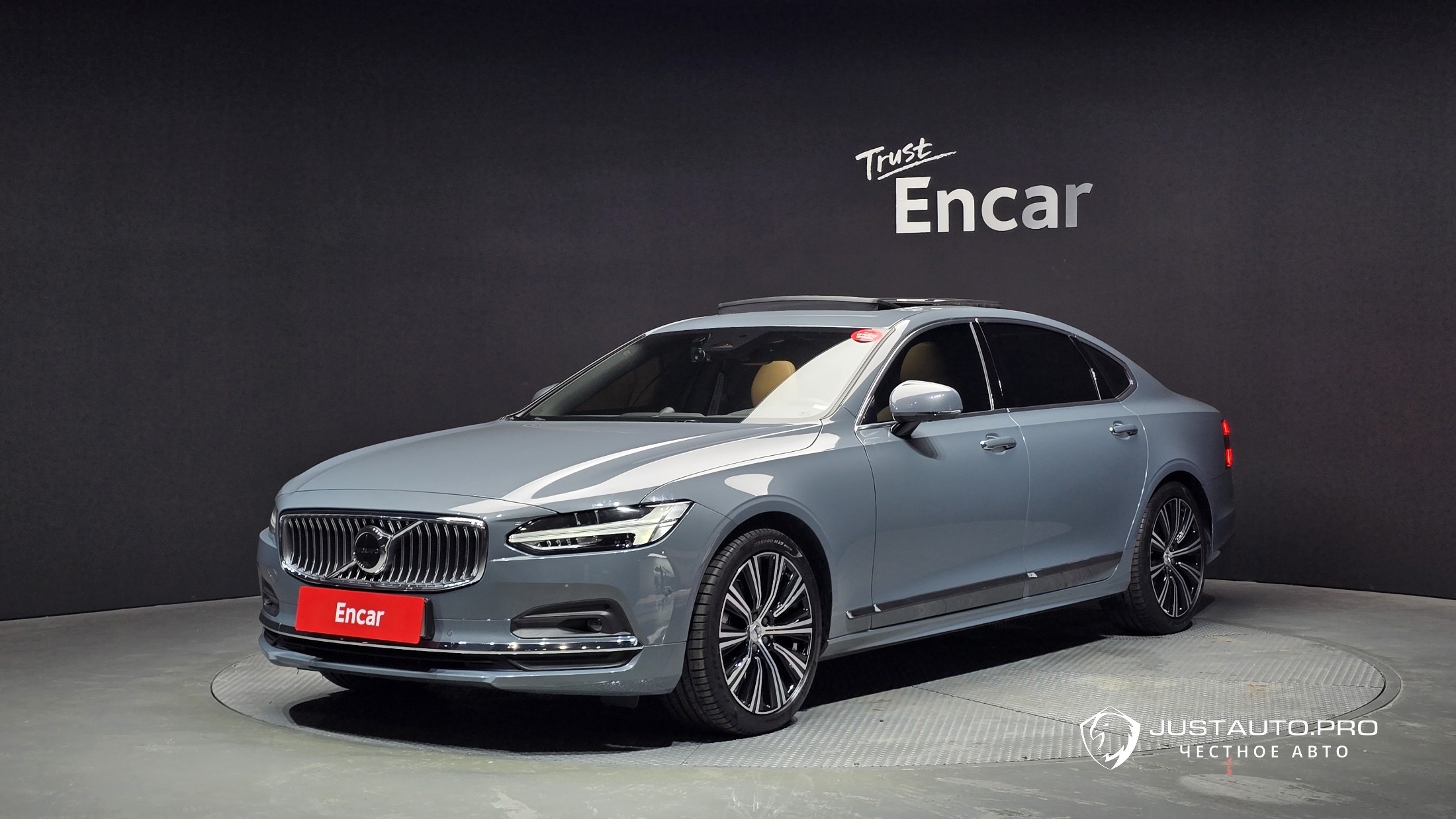 Автомобиль Volvo S90