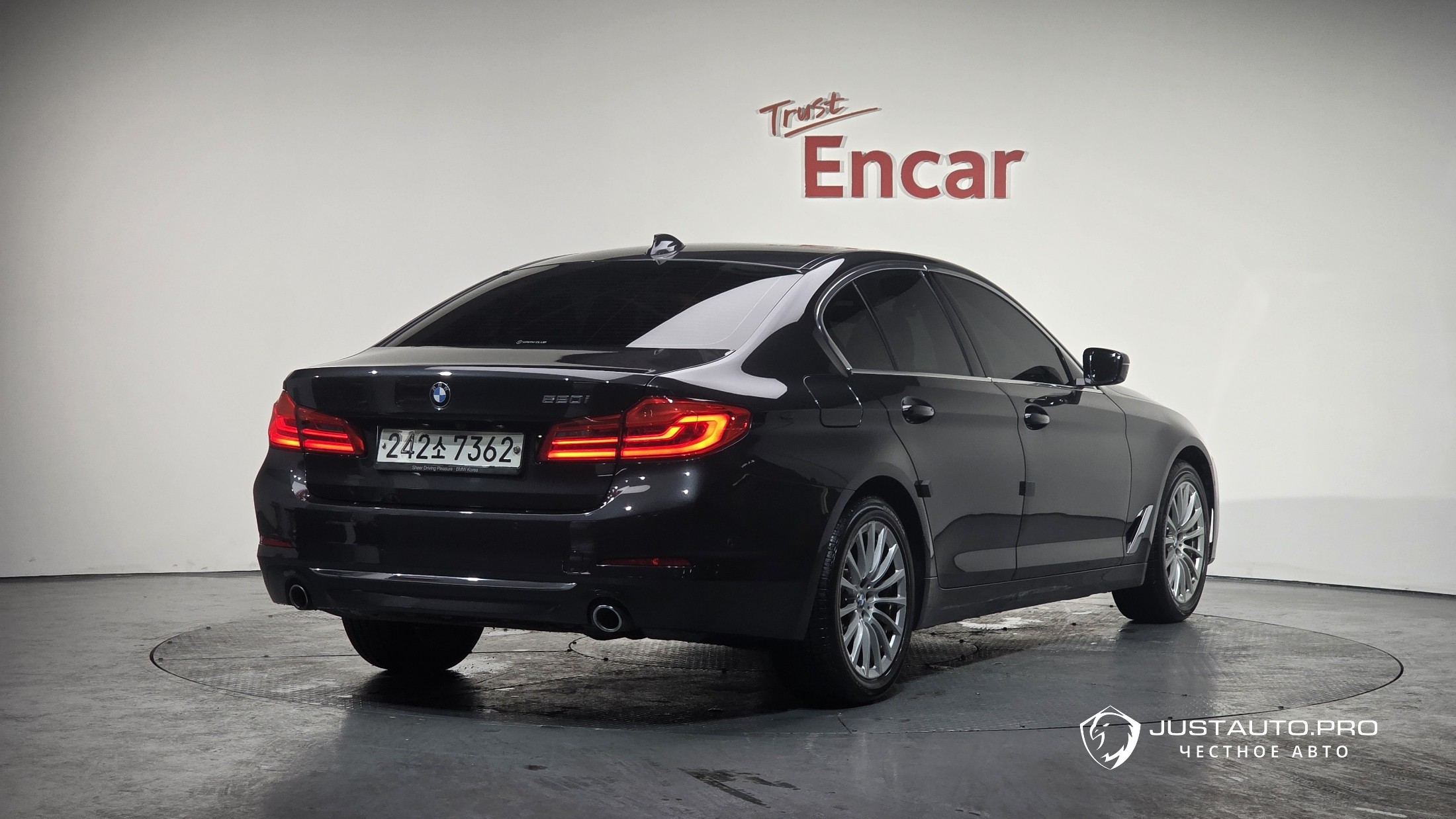 Автомобиль BMW 5-Series