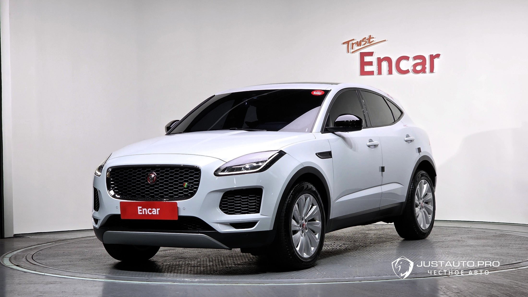 Автомобиль Jaguar E-PACE