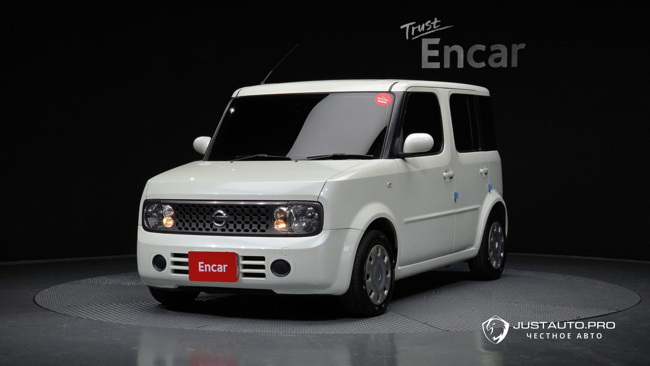 Автомобиль Nissan Cube