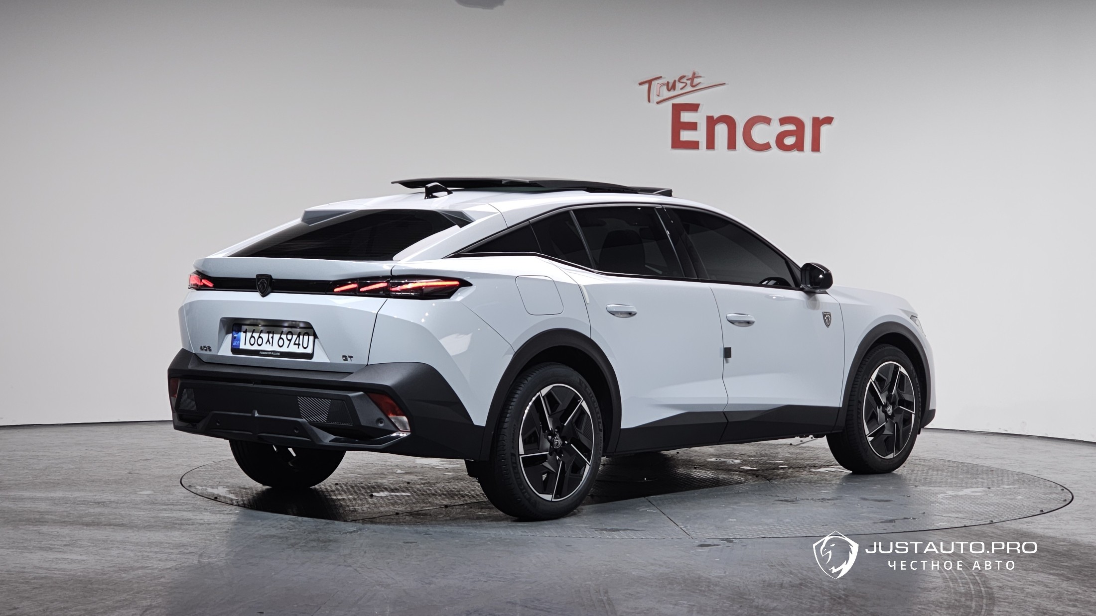 Автомобиль Peugeot 408