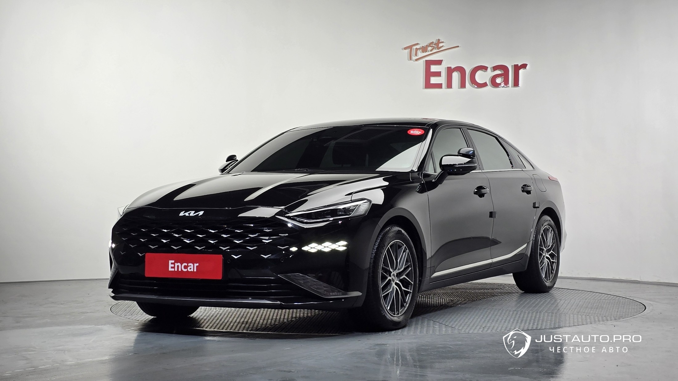 Автомобиль Kia K8