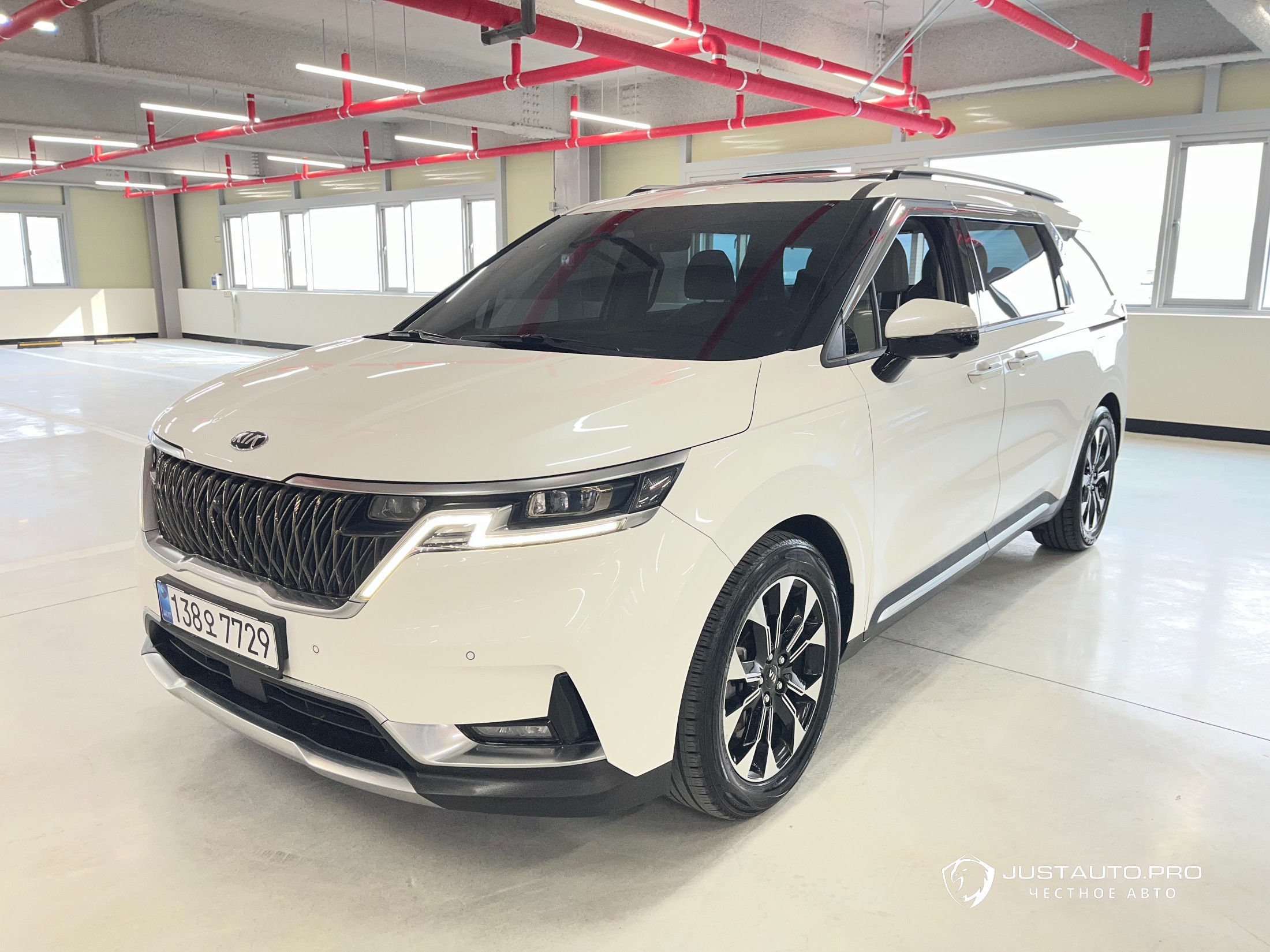 Автомобиль Kia Canival