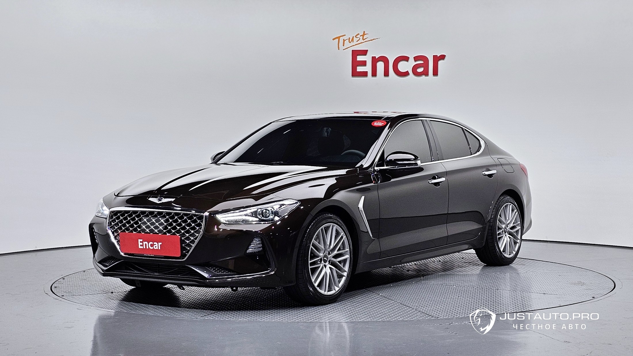 Автомобиль Genesis G70