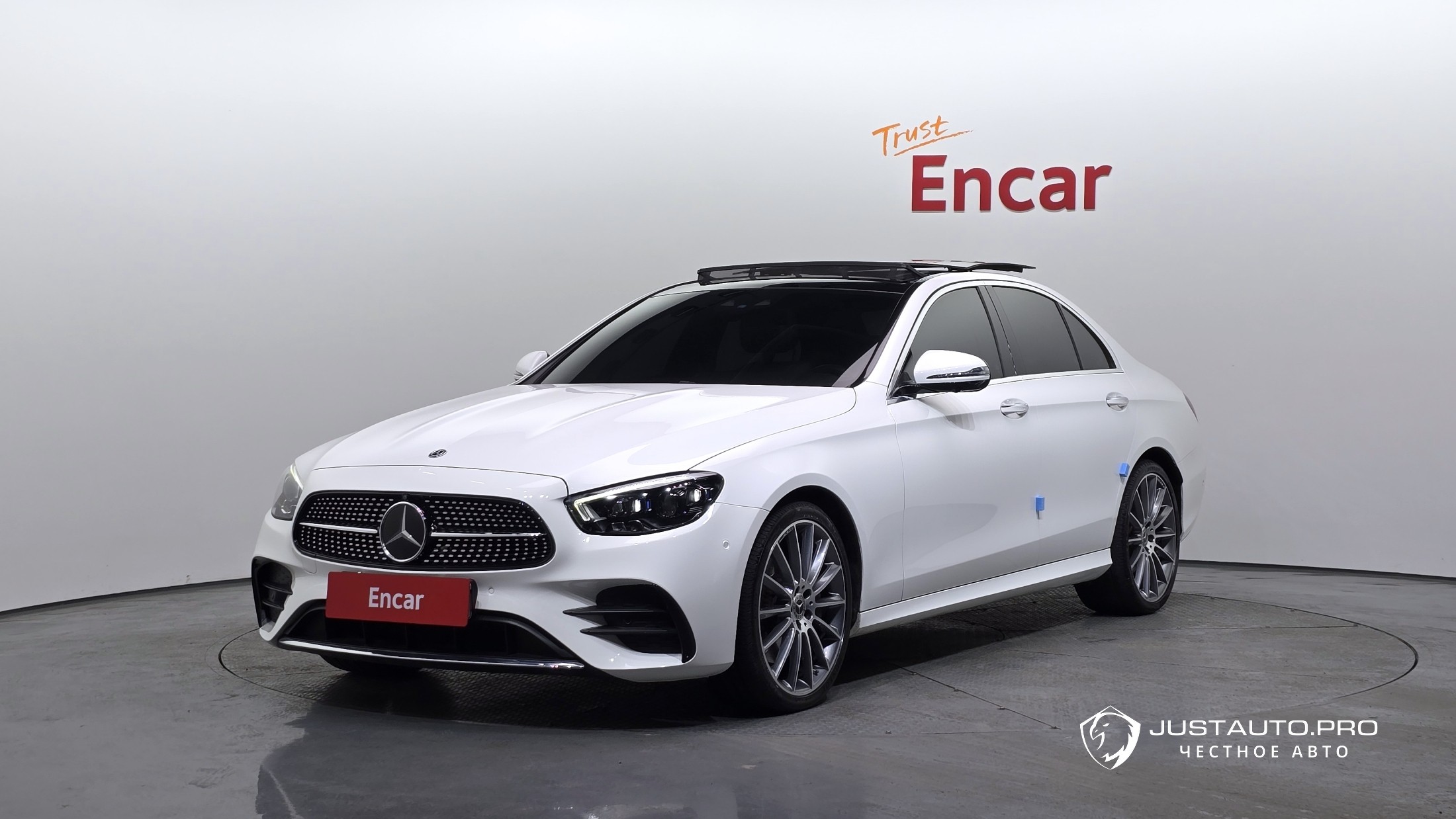 Автомобиль Mercedes-Benz E-Class