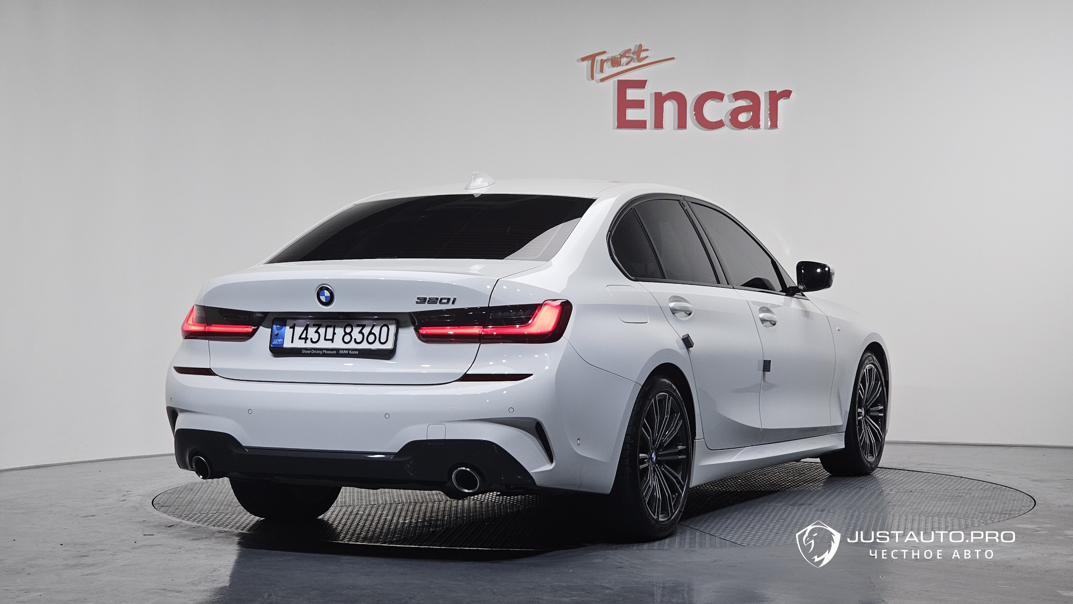 Автомобиль BMW 3-Series