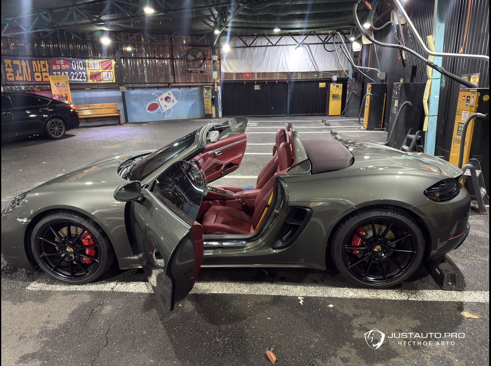 Автомобиль Porsche 718