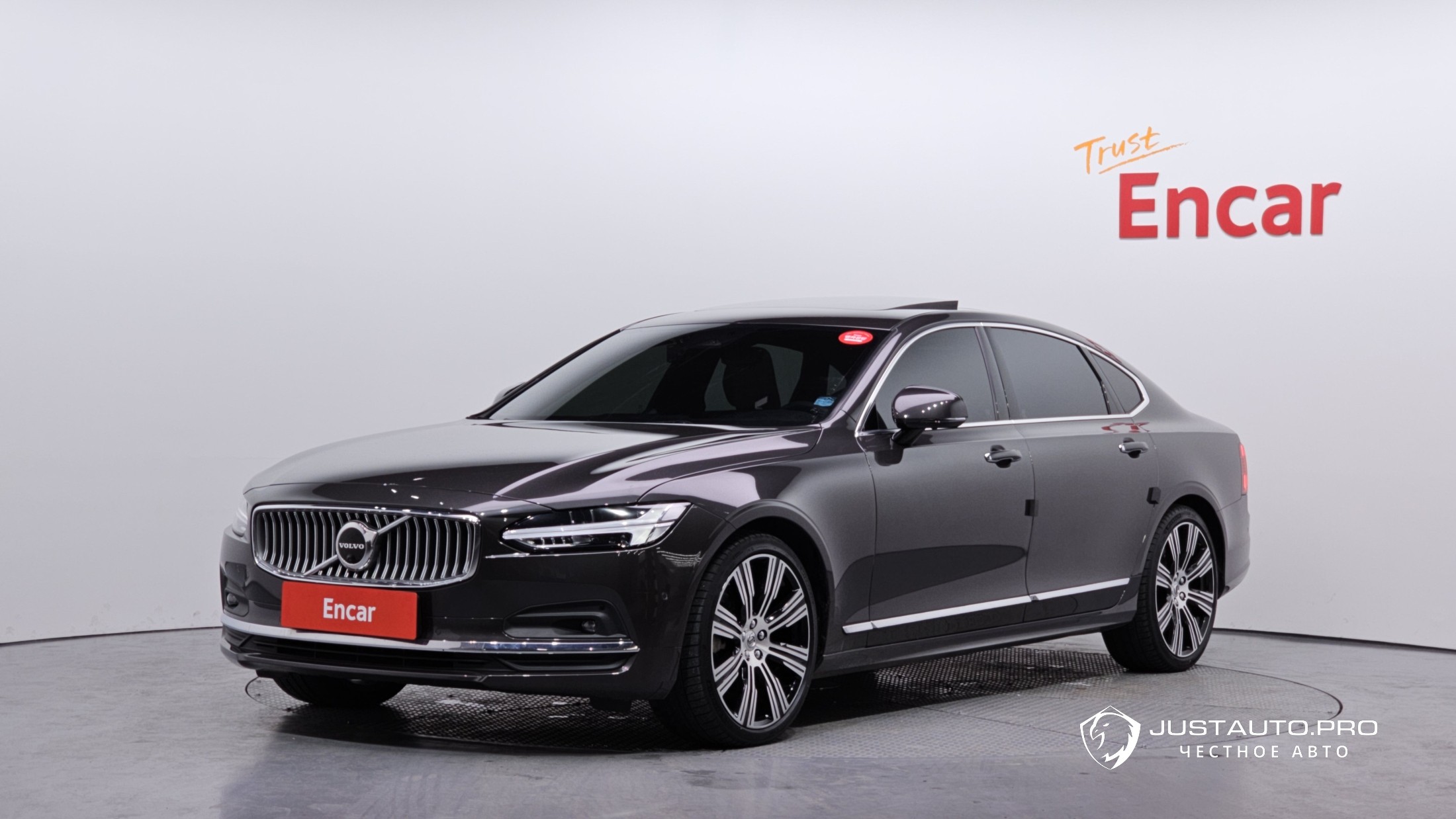 Автомобиль Volvo S90