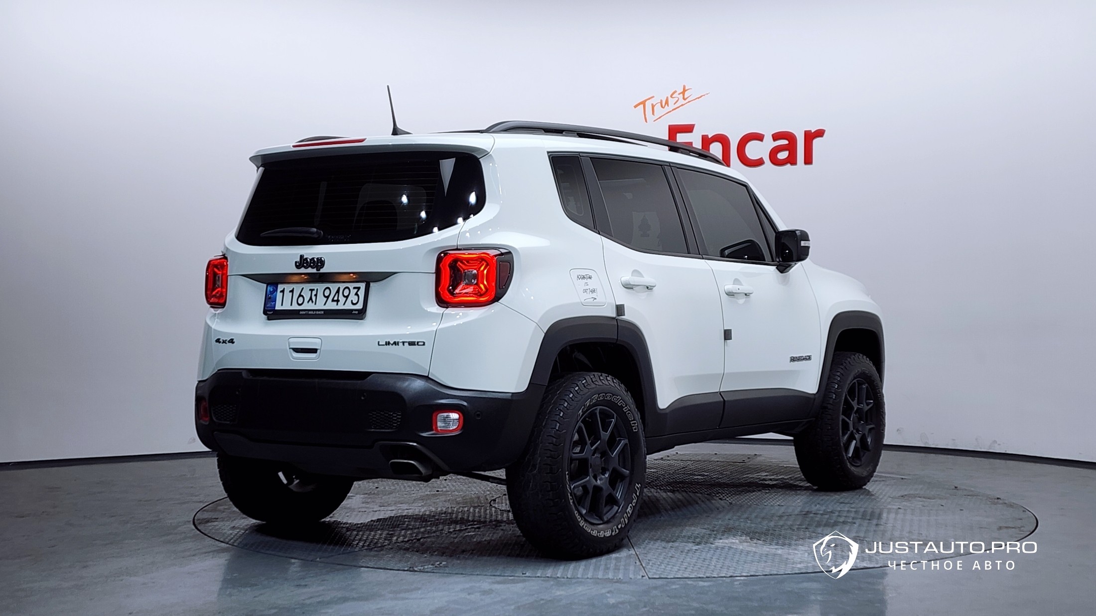 Автомобиль Jeep Renegade