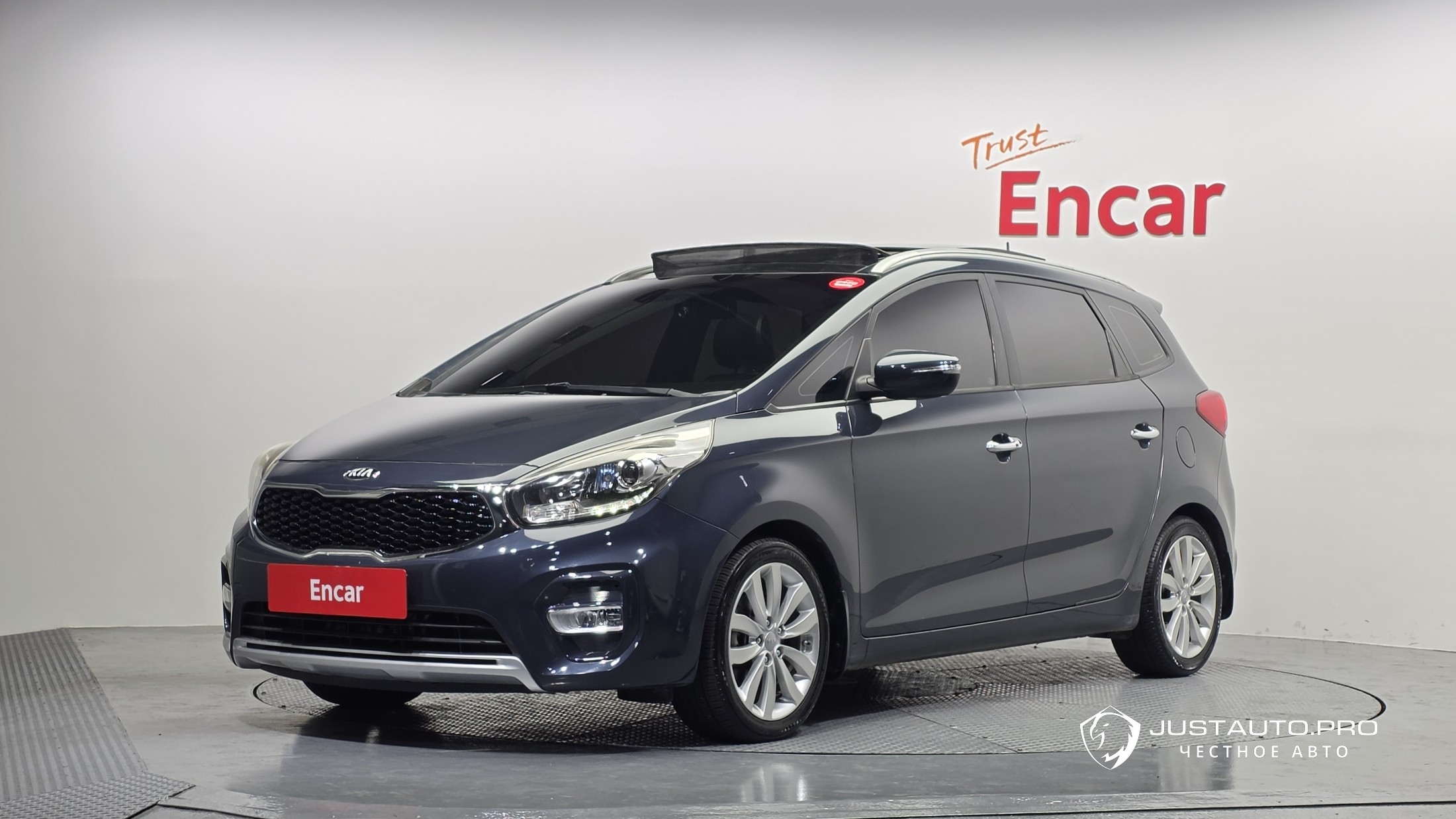 Автомобиль Kia Carens