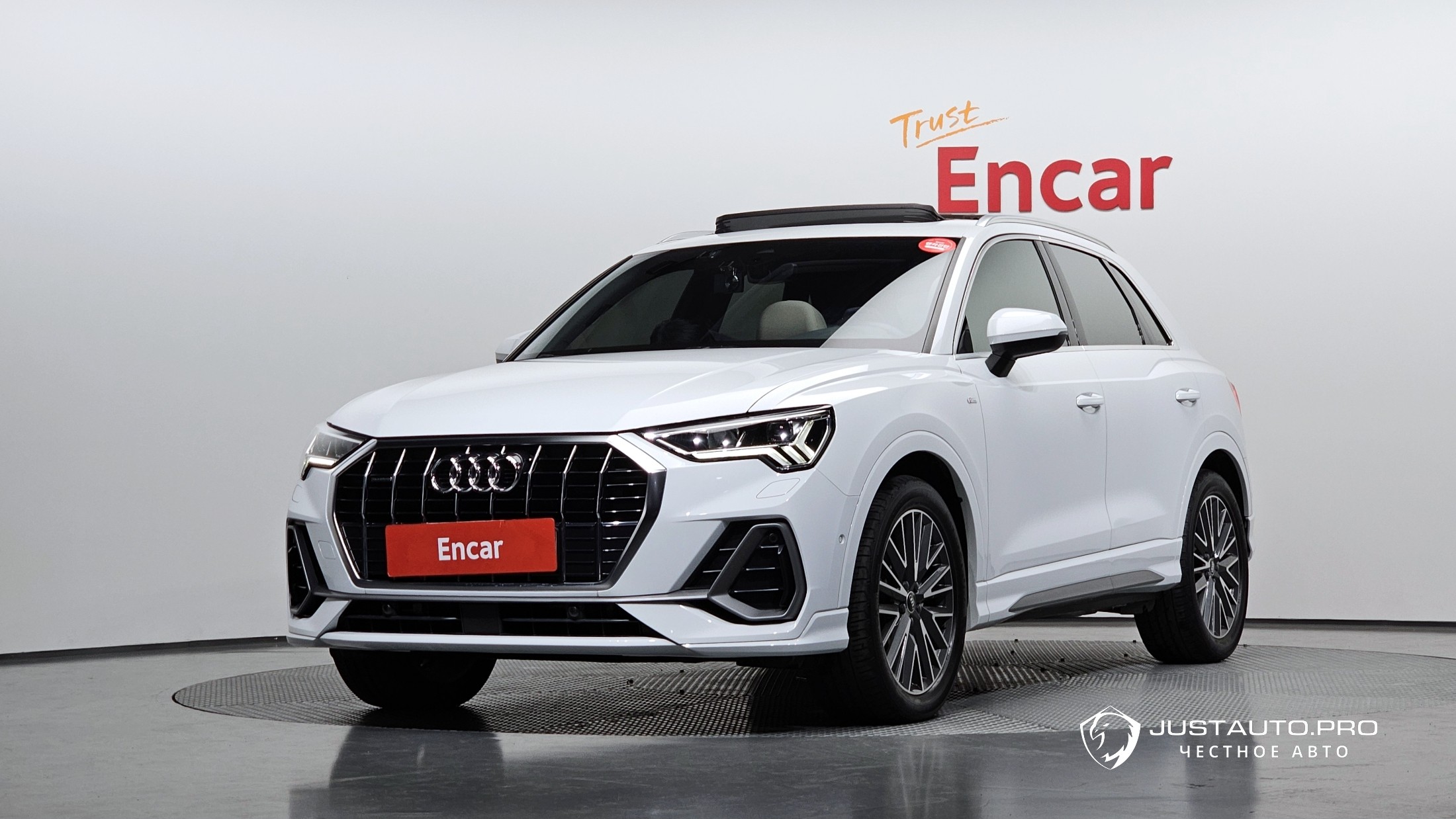 Автомобиль Audi Q3