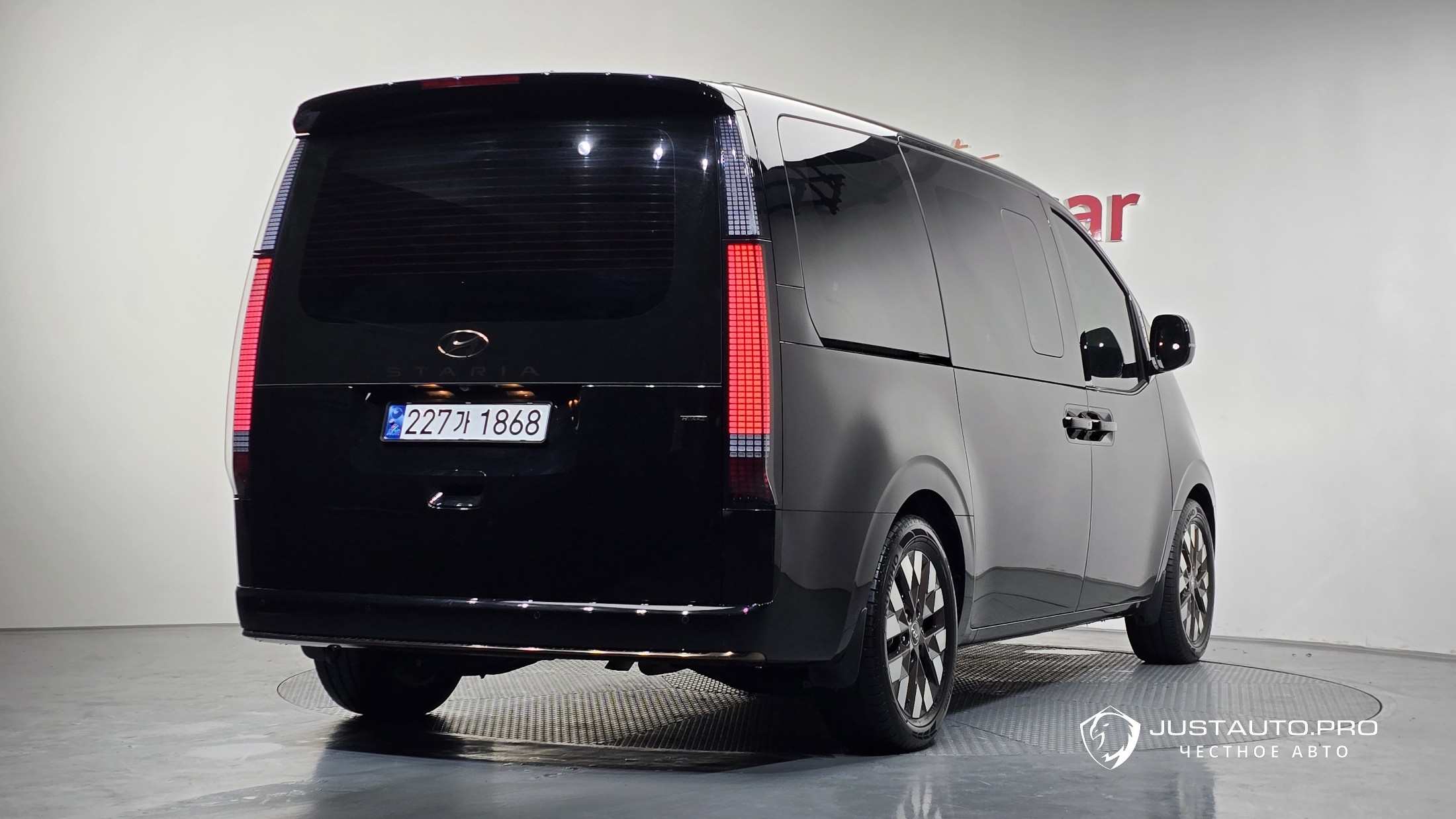 Автомобиль Hyundai Staria