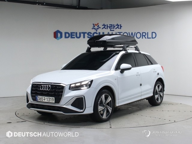 Автомобиль Audi Q2