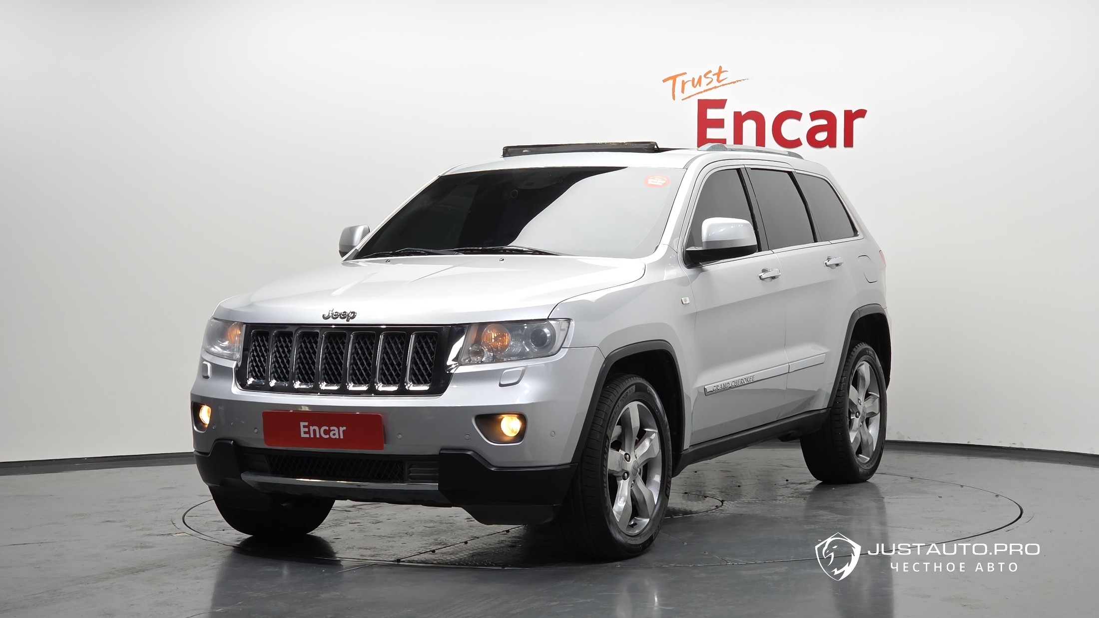 Автомобиль Jeep Cherokee