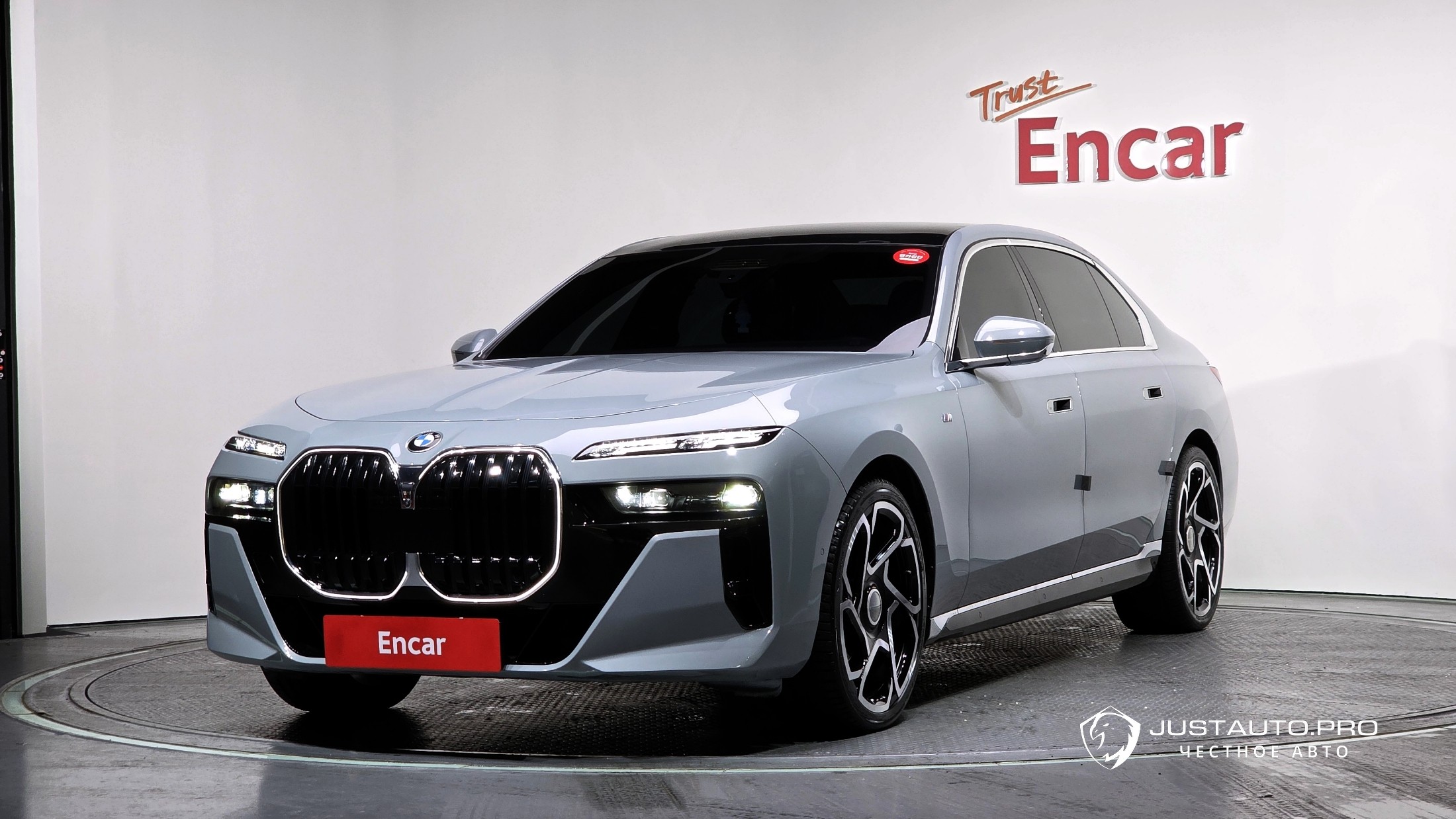 Автомобиль BMW 7-Series