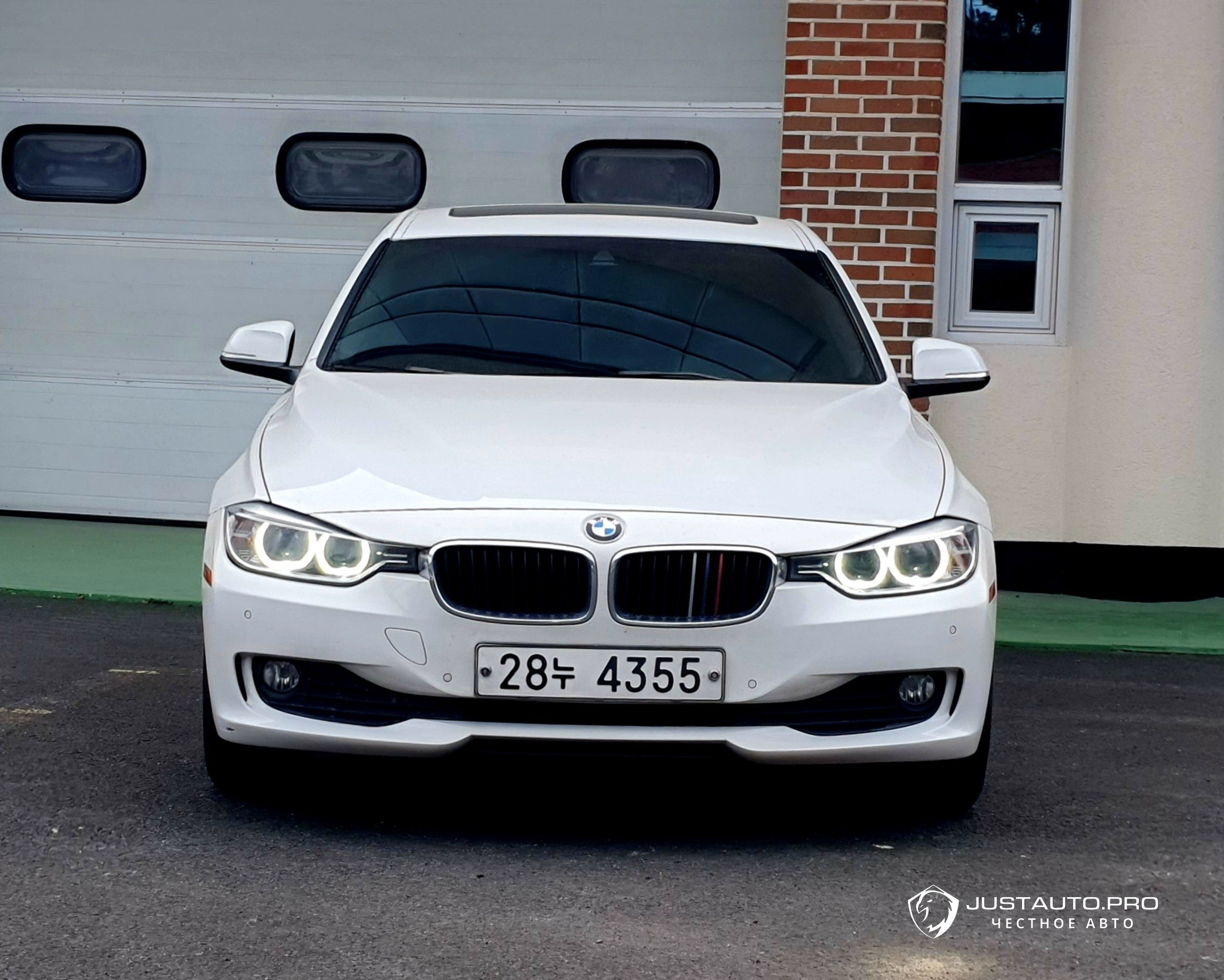 Автомобиль BMW 3-Series