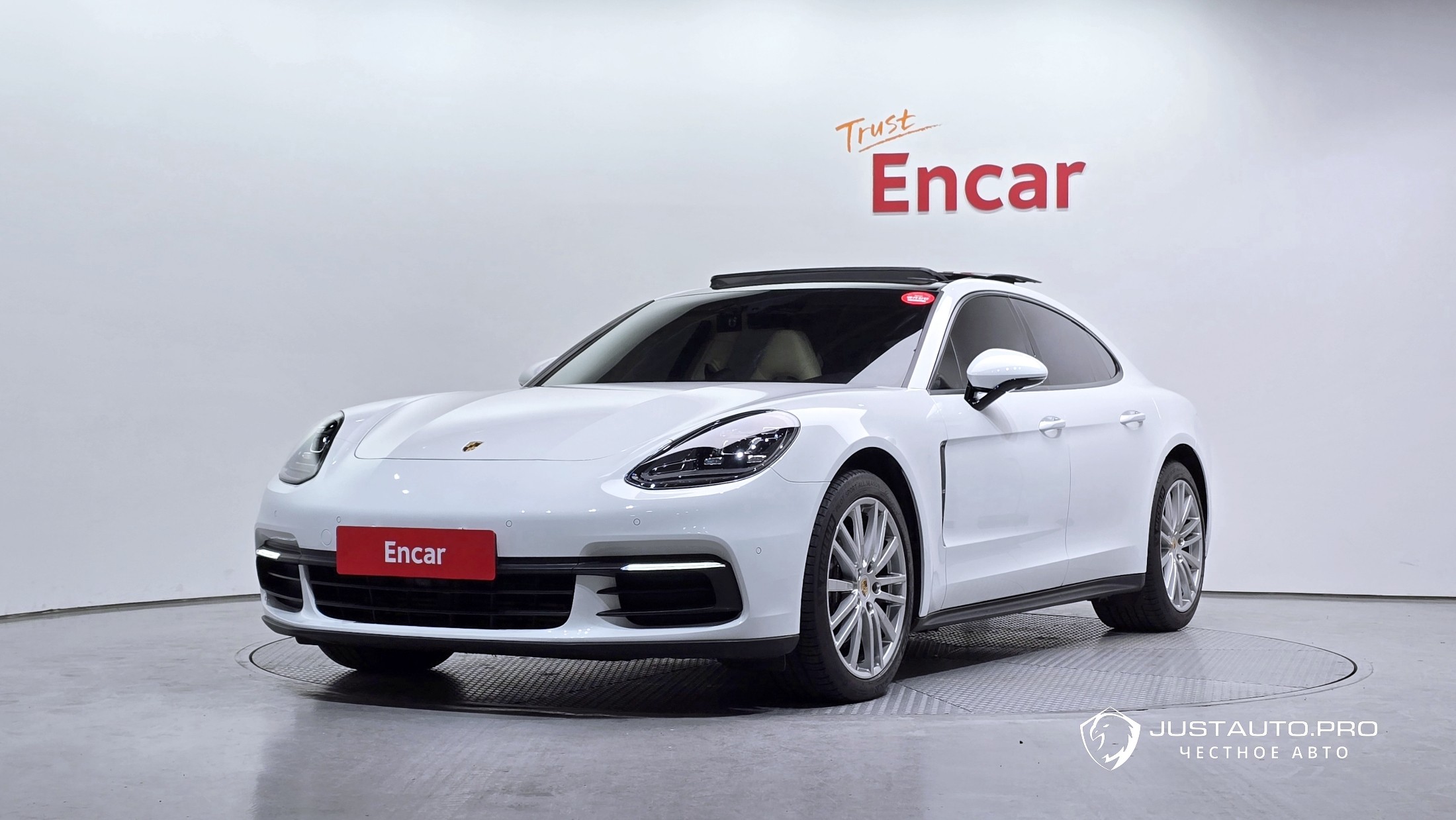 Автомобиль Porsche Panamera