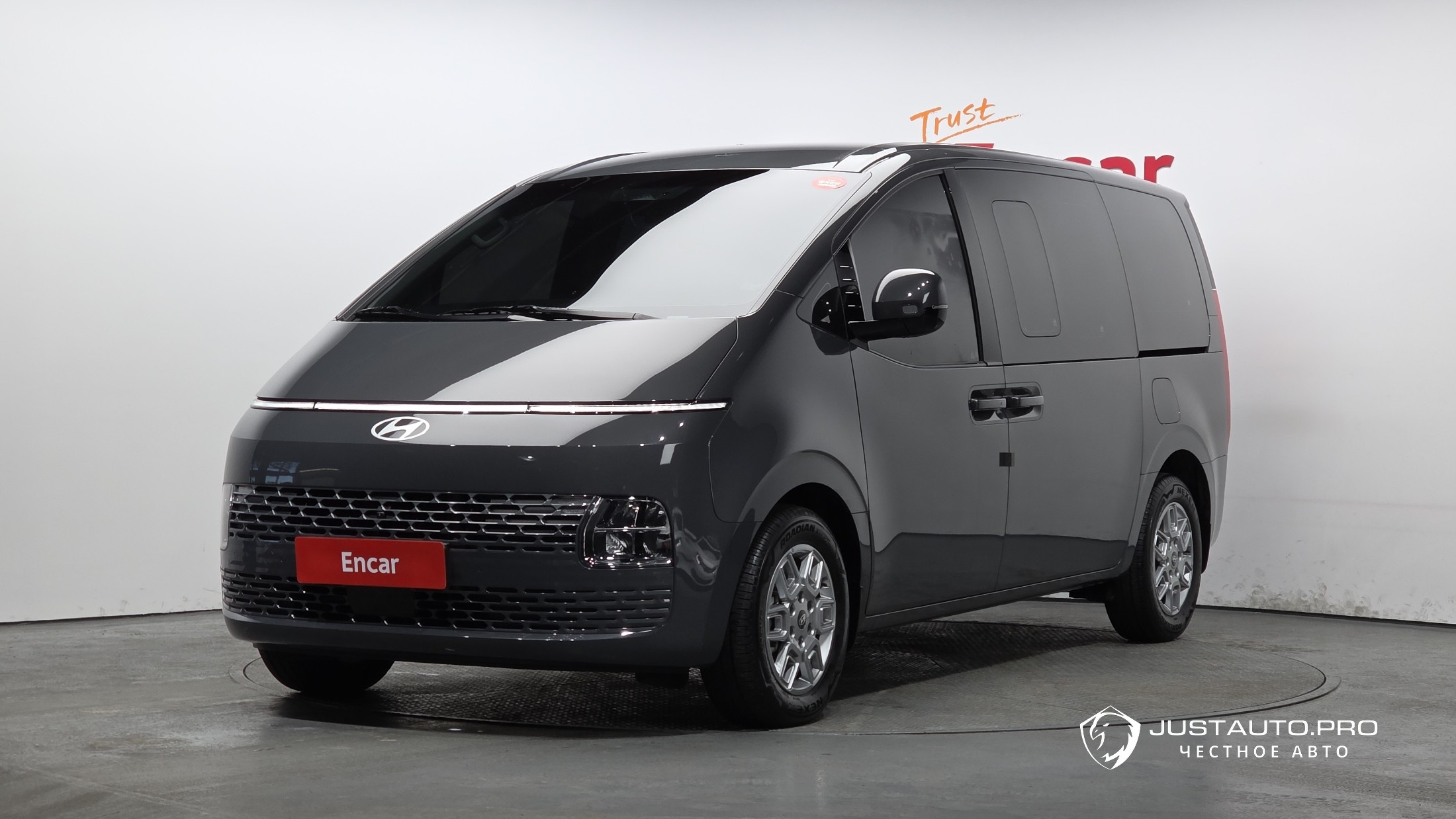 Автомобиль Hyundai Staria