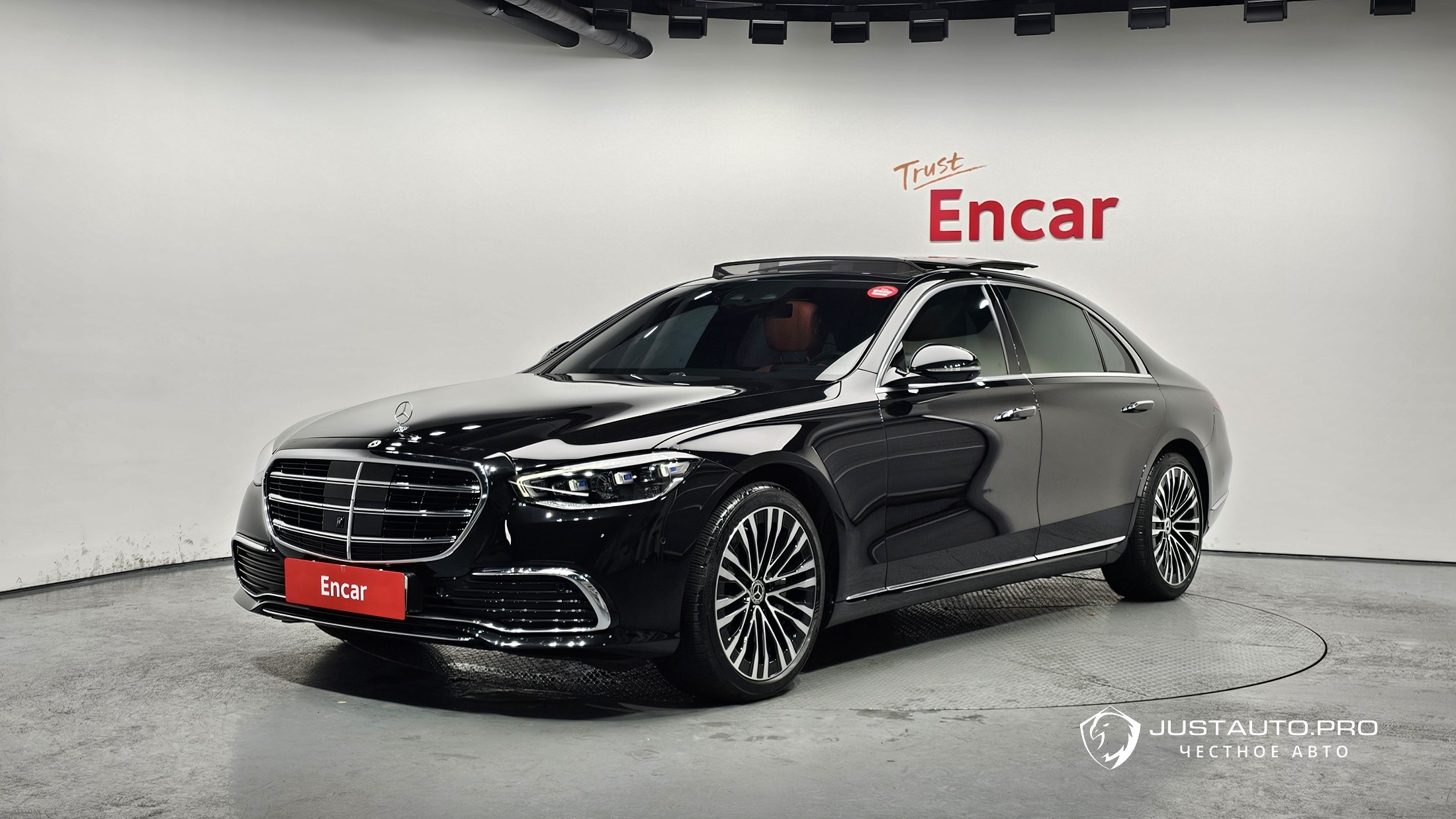 Автомобиль Mercedes-Benz S-Class