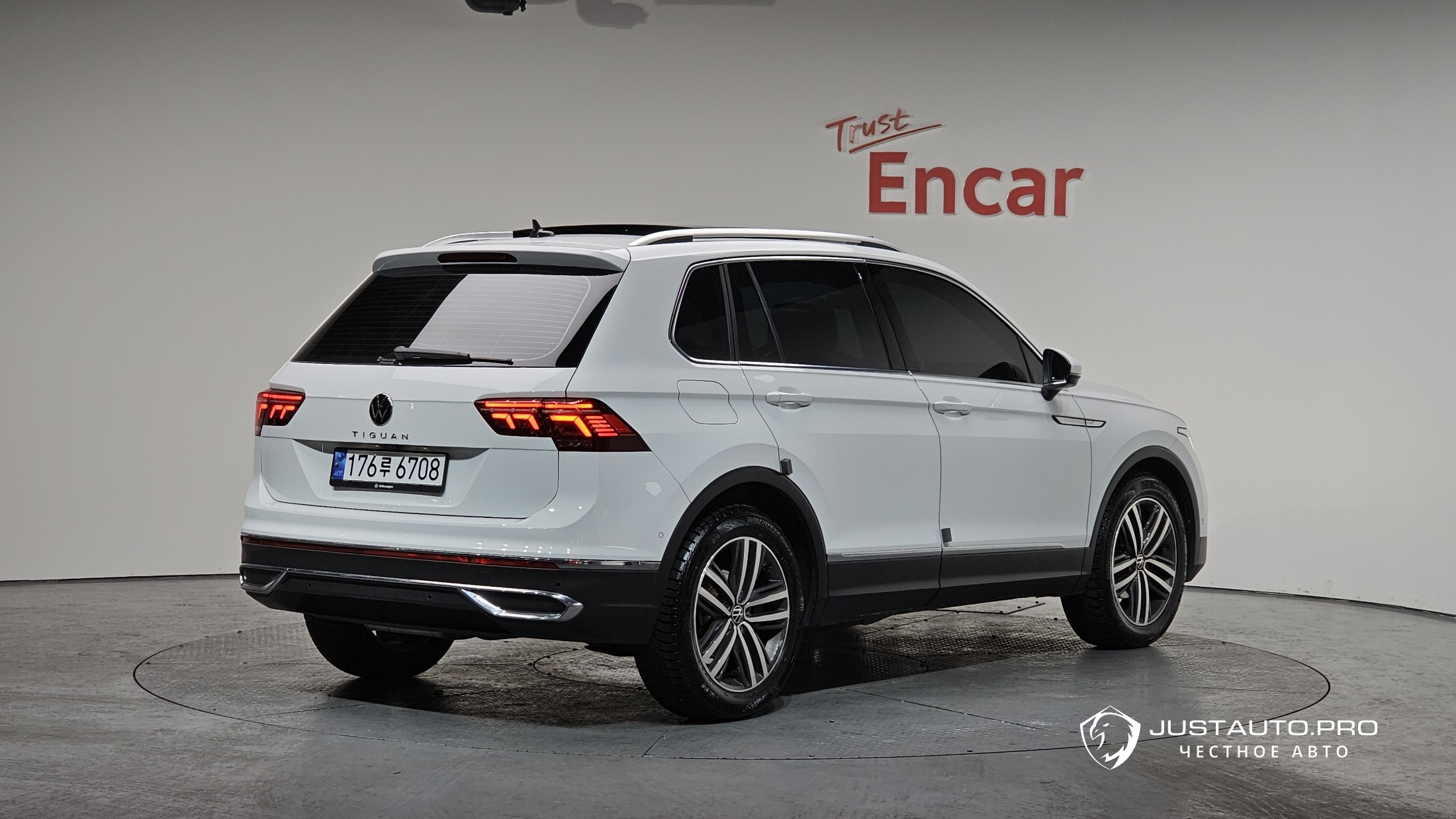 Автомобиль Volkswagen Tiguan