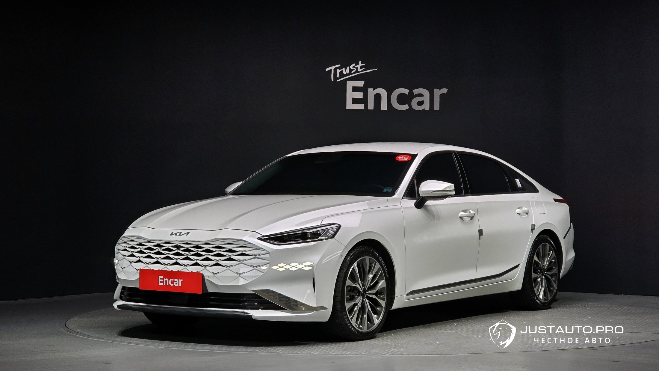 Автомобиль Kia K8