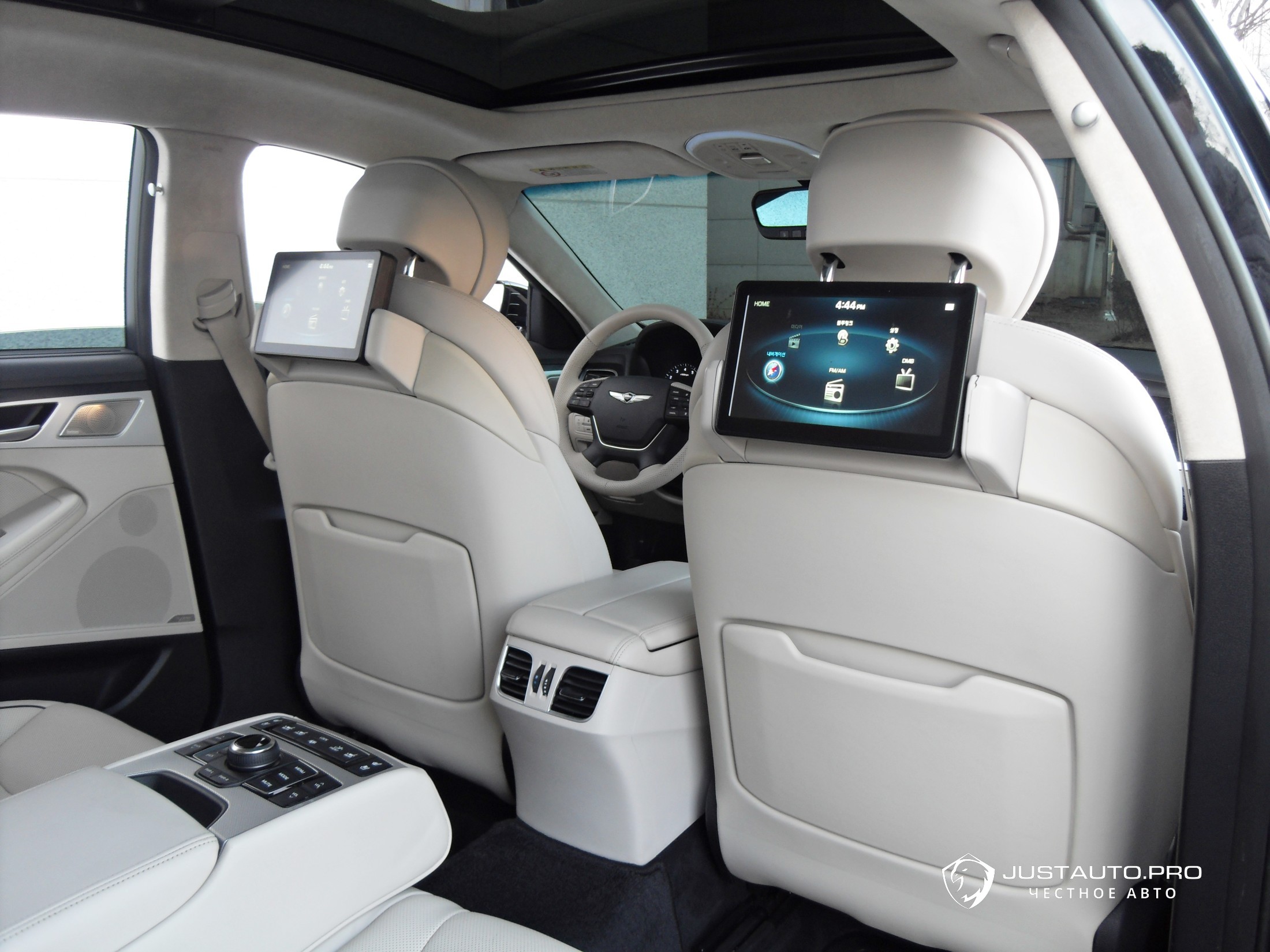 Автомобиль Genesis G80