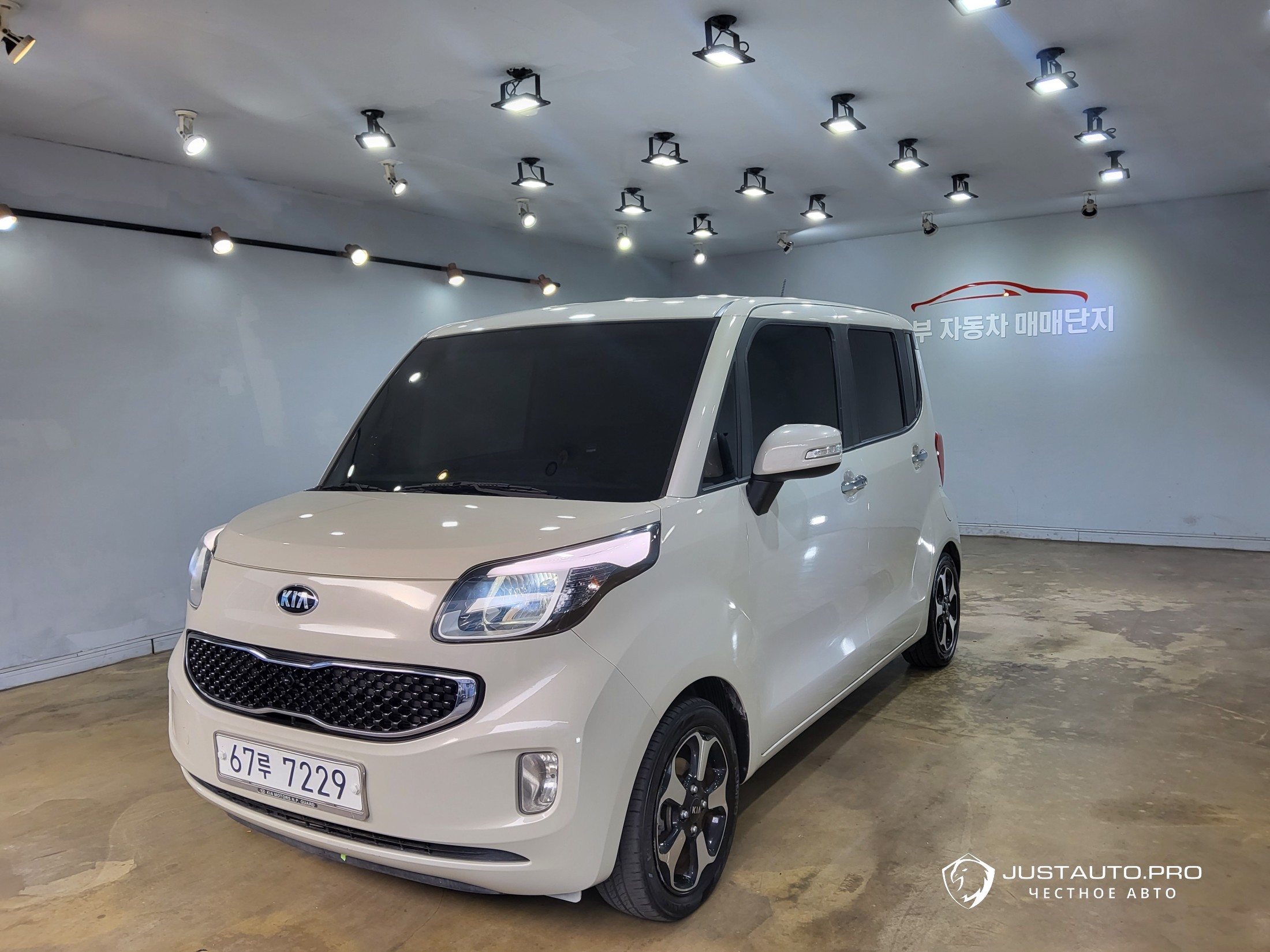 Автомобиль Kia RAY