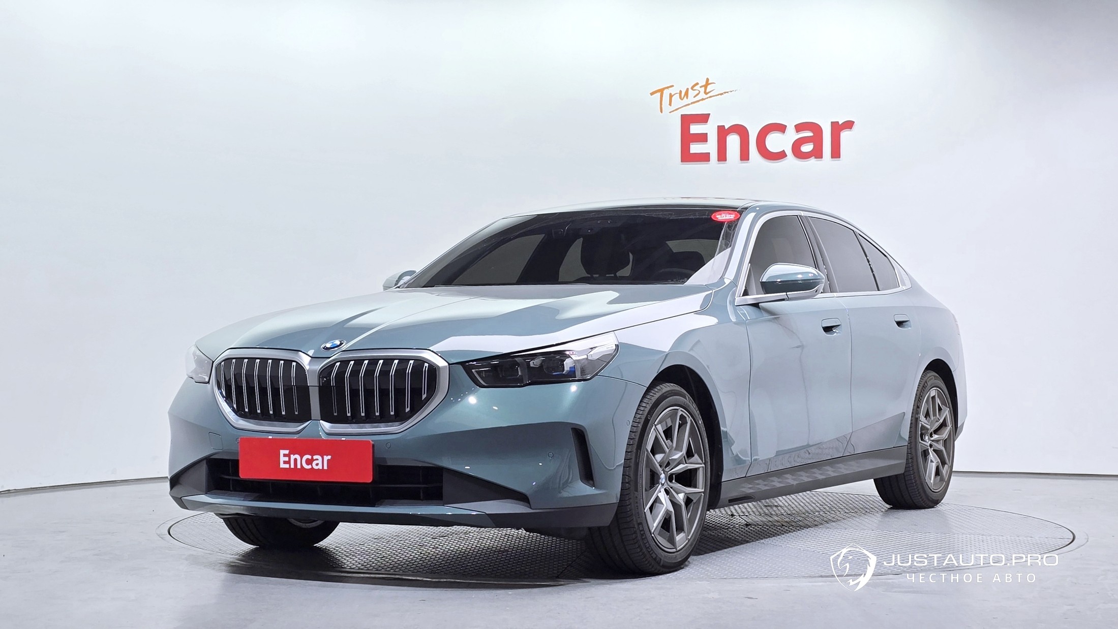 Автомобиль BMW 5-Series