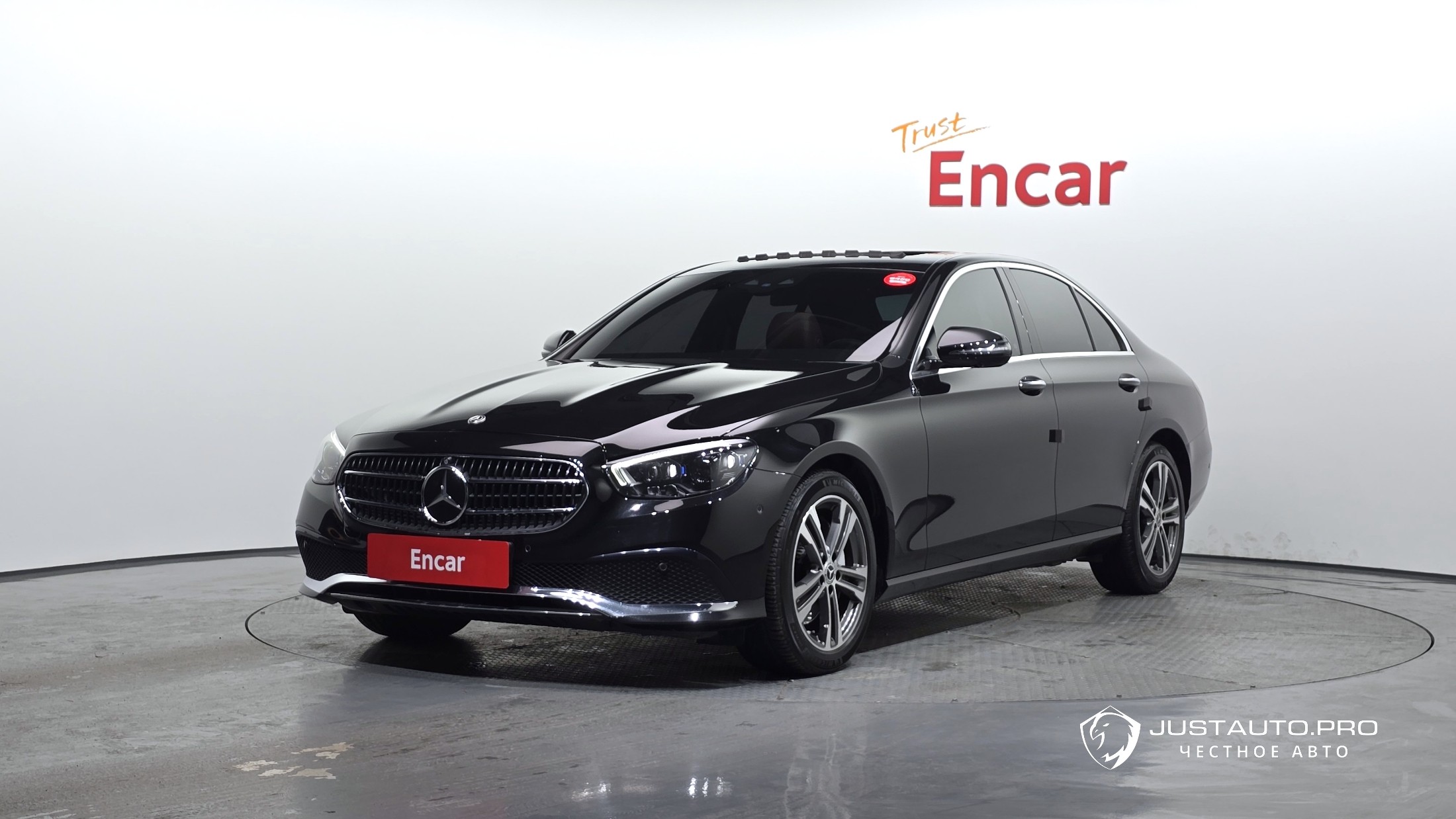 Автомобиль Mercedes-Benz E-Class