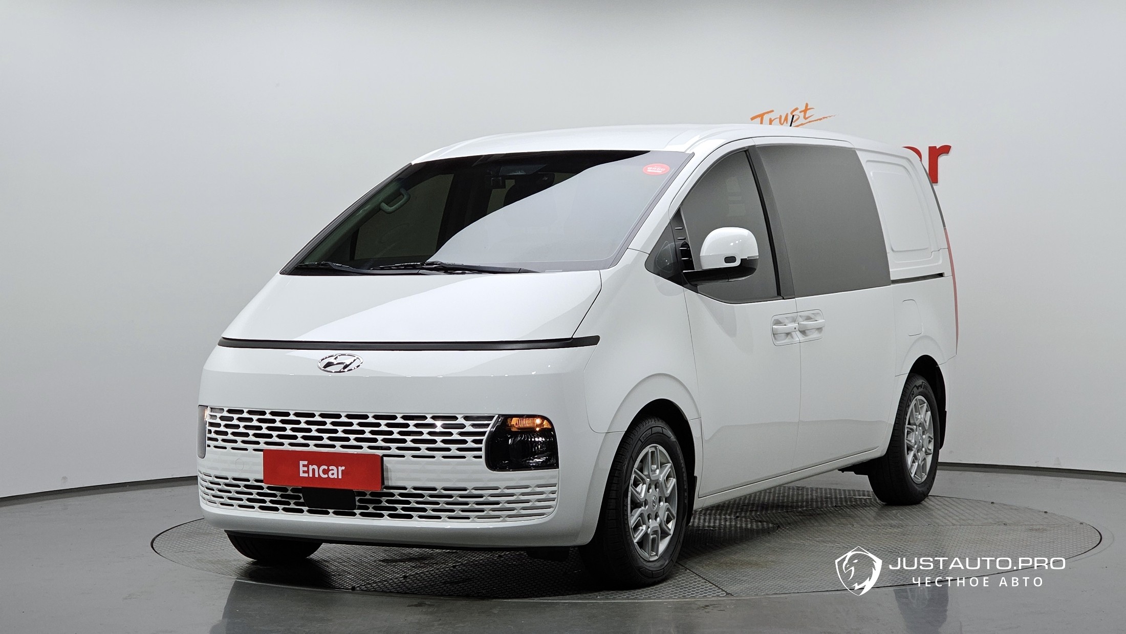 Автомобиль Hyundai Staria