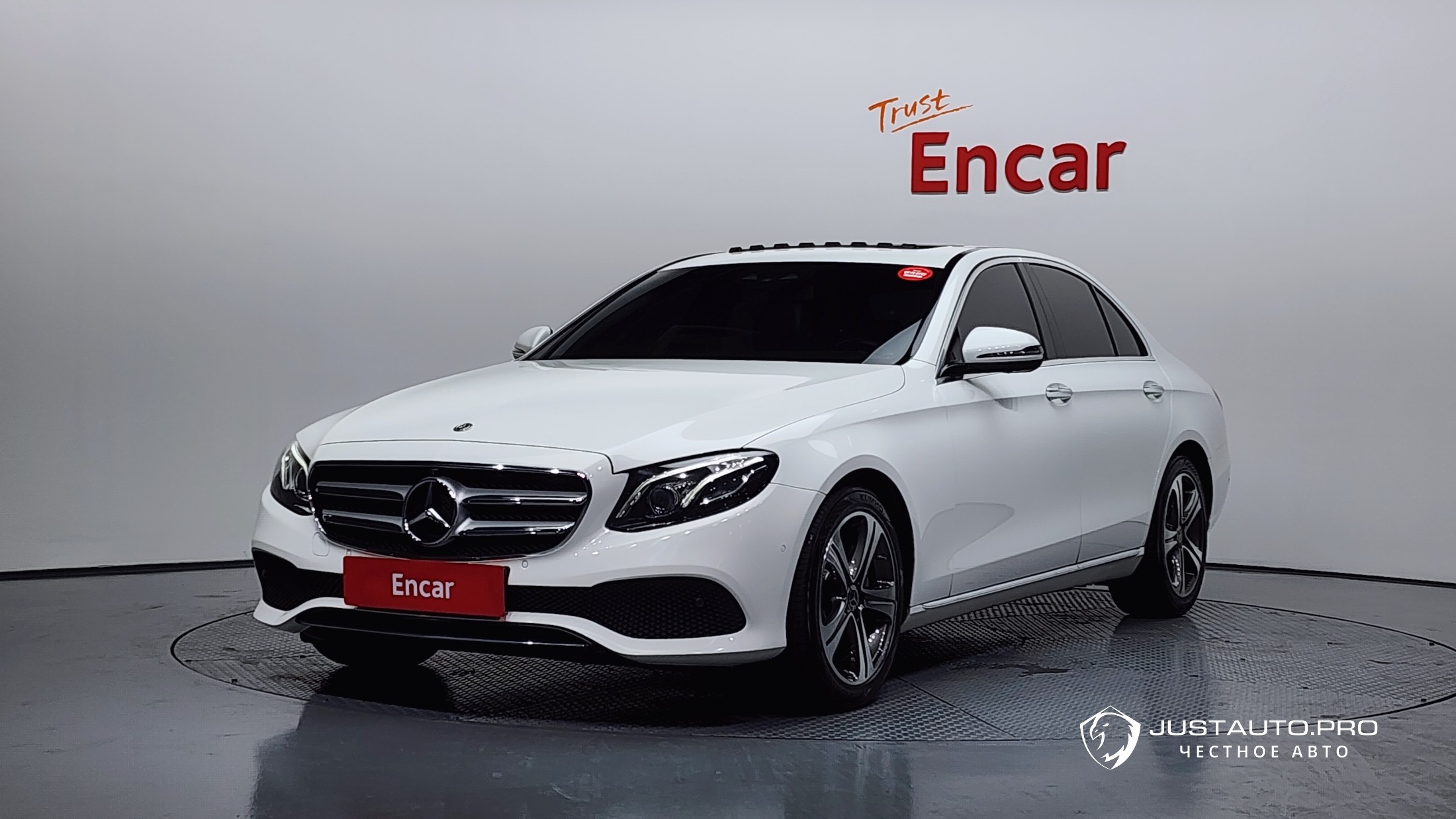 Автомобиль Mercedes-Benz E-Class