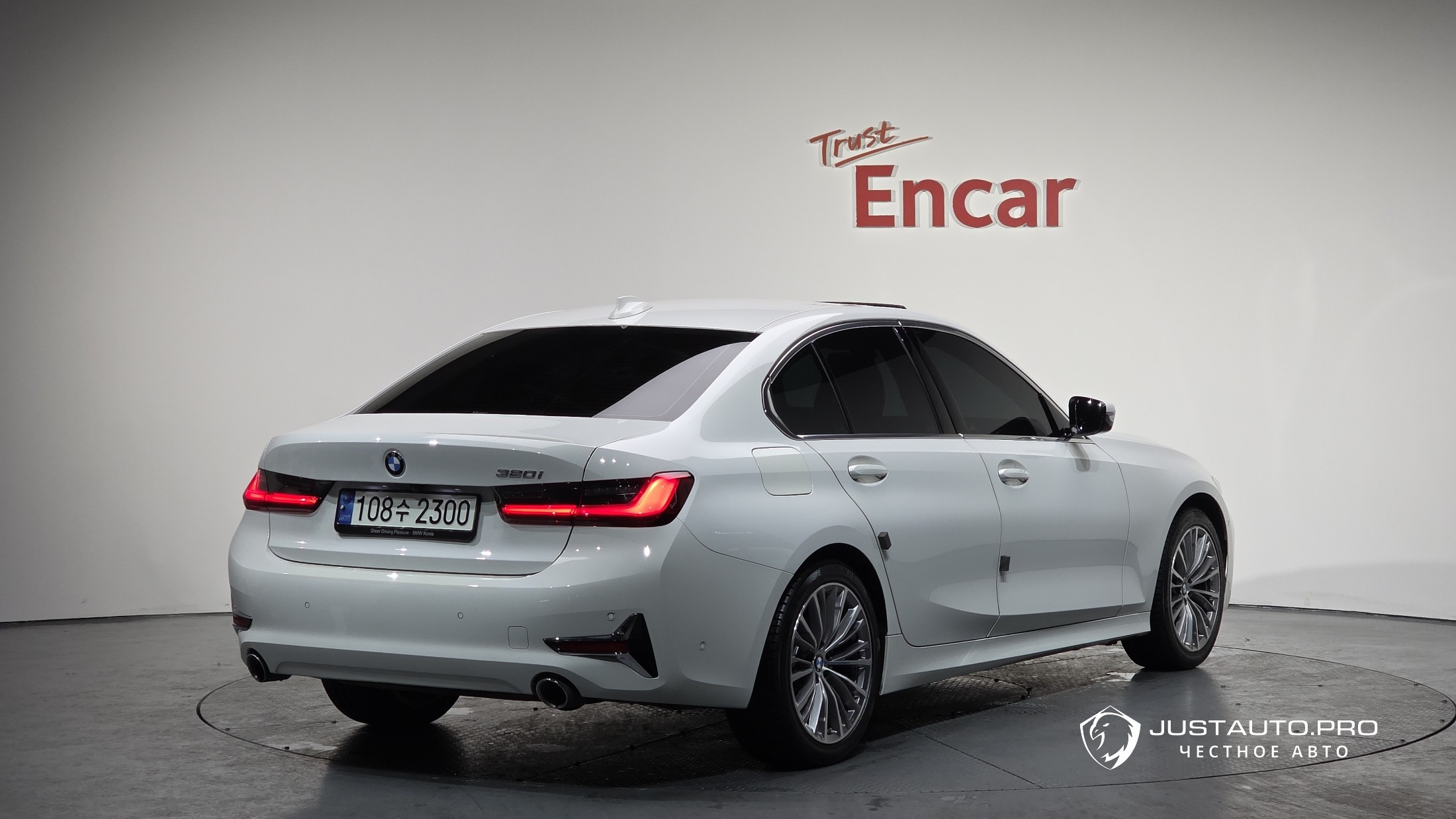 Автомобиль BMW 3-Series