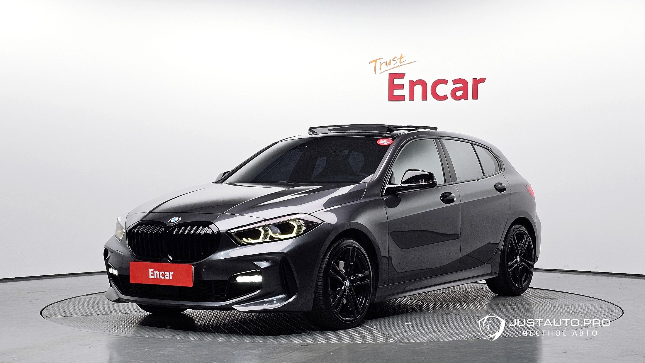 Автомобиль BMW 1-Series