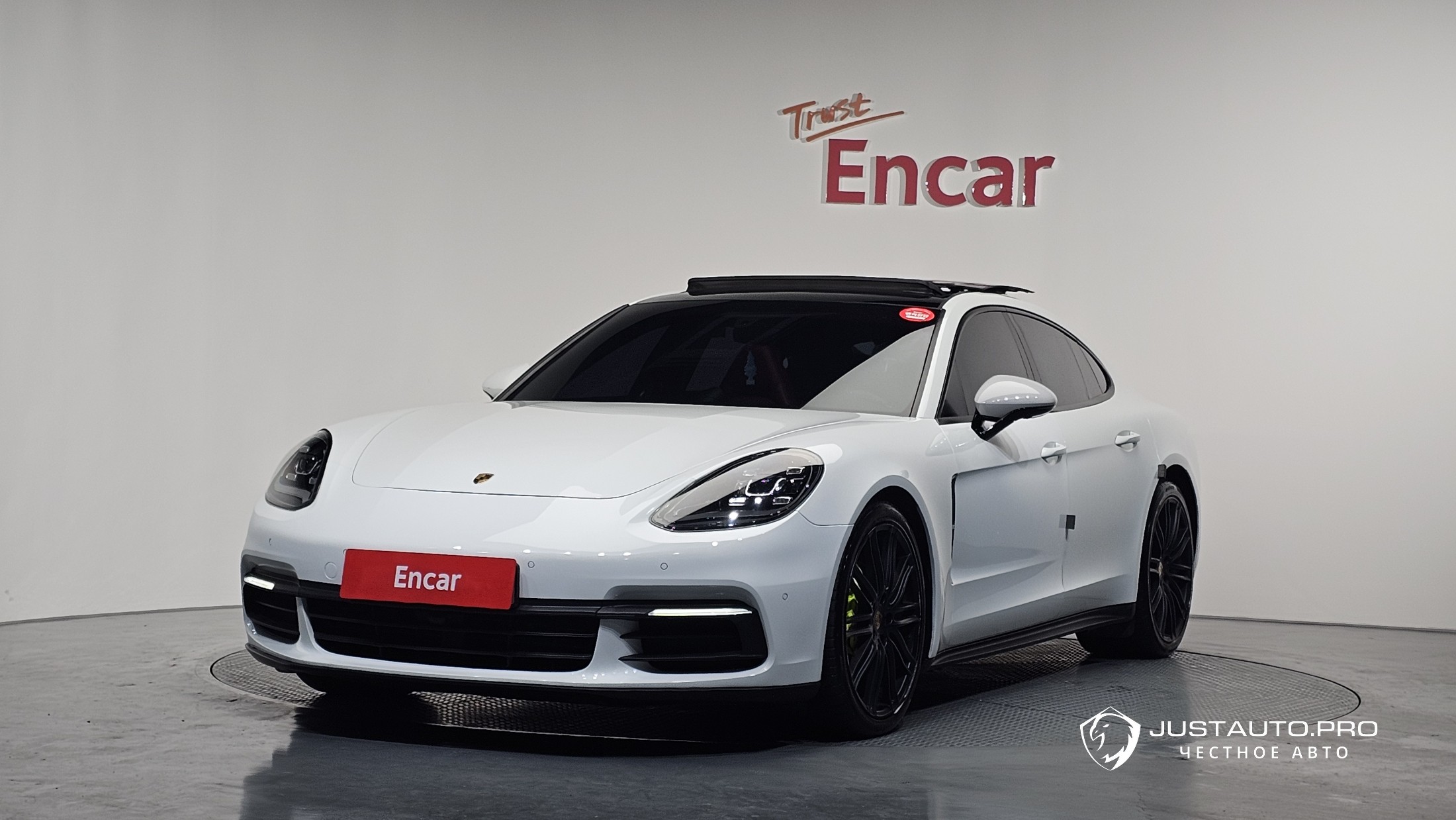 Автомобиль Porsche Panamera