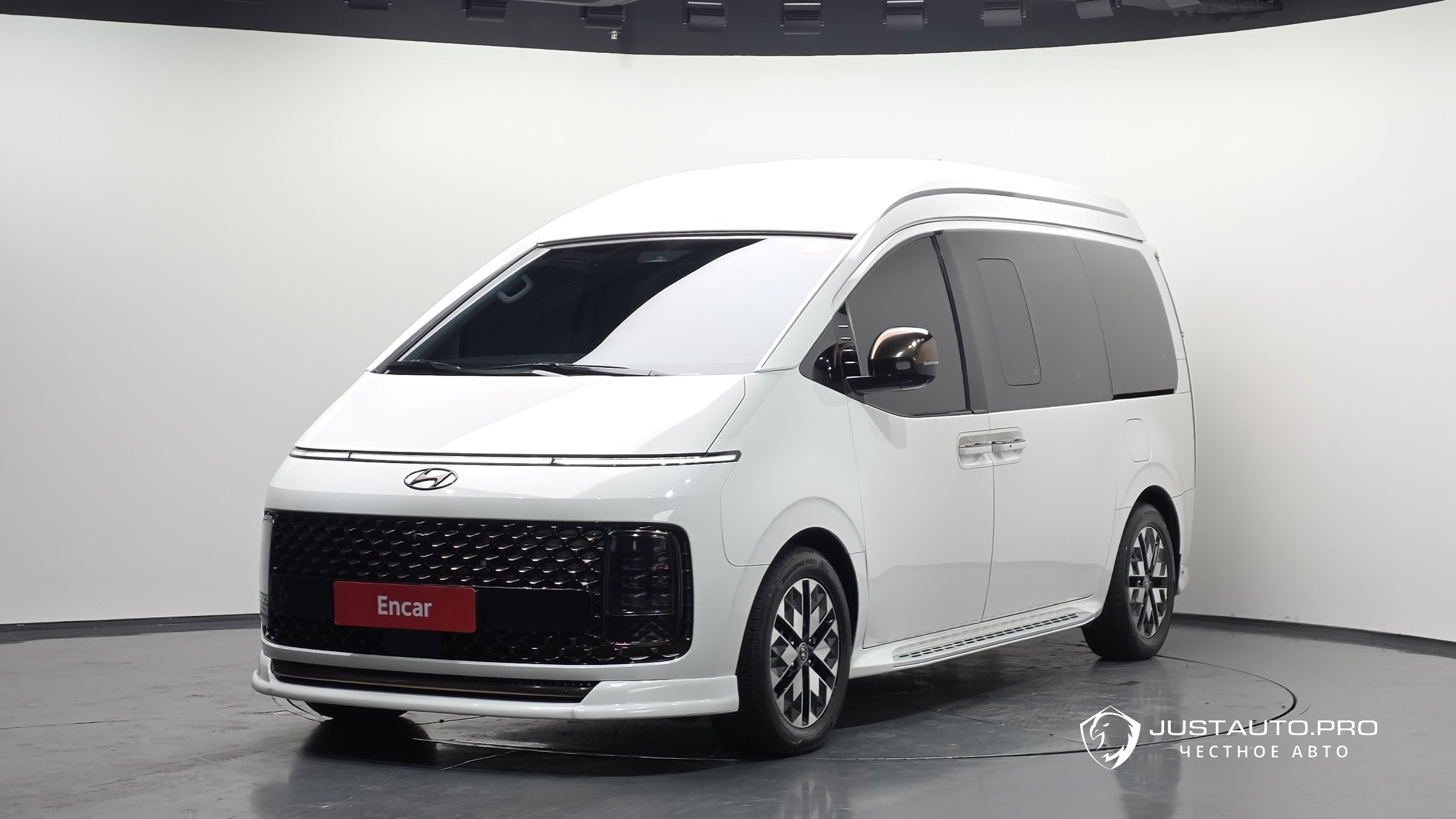 Автомобиль Hyundai Staria