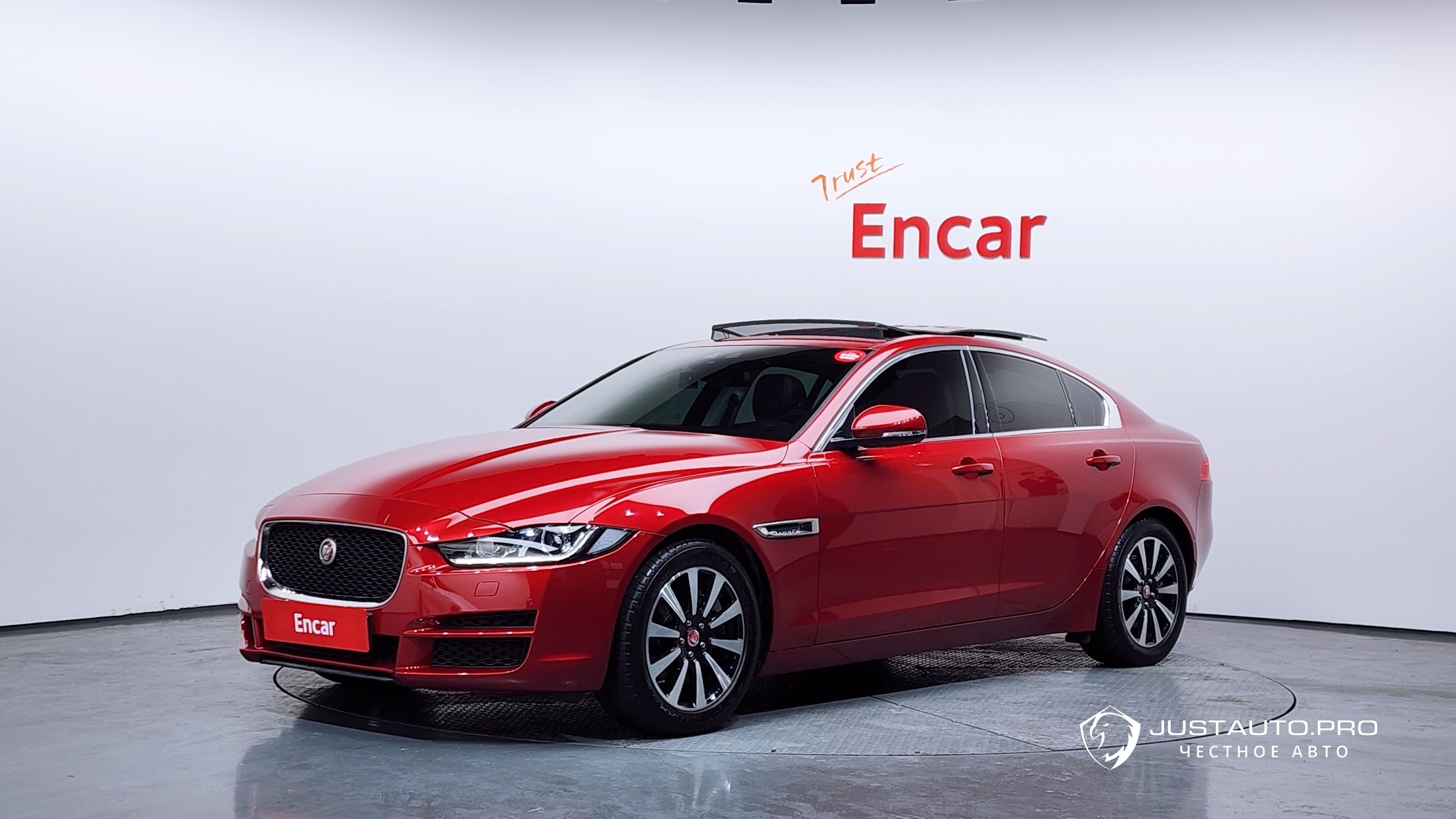 Автомобиль Jaguar XE