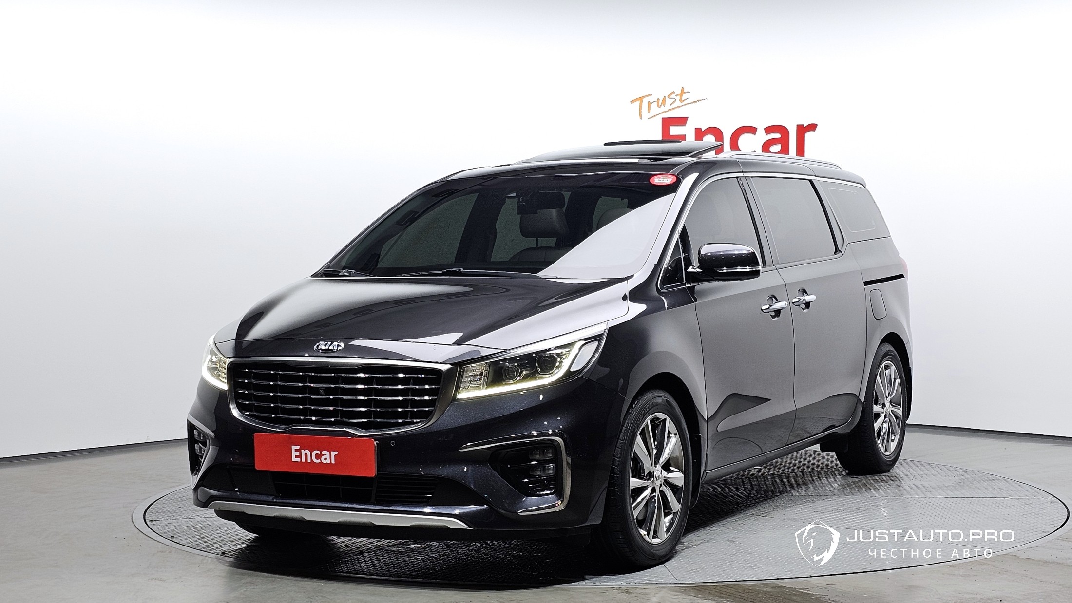 Автомобиль Kia Canival