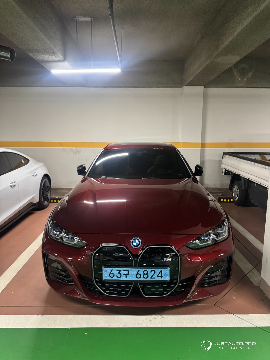 Автомобиль BMW i4