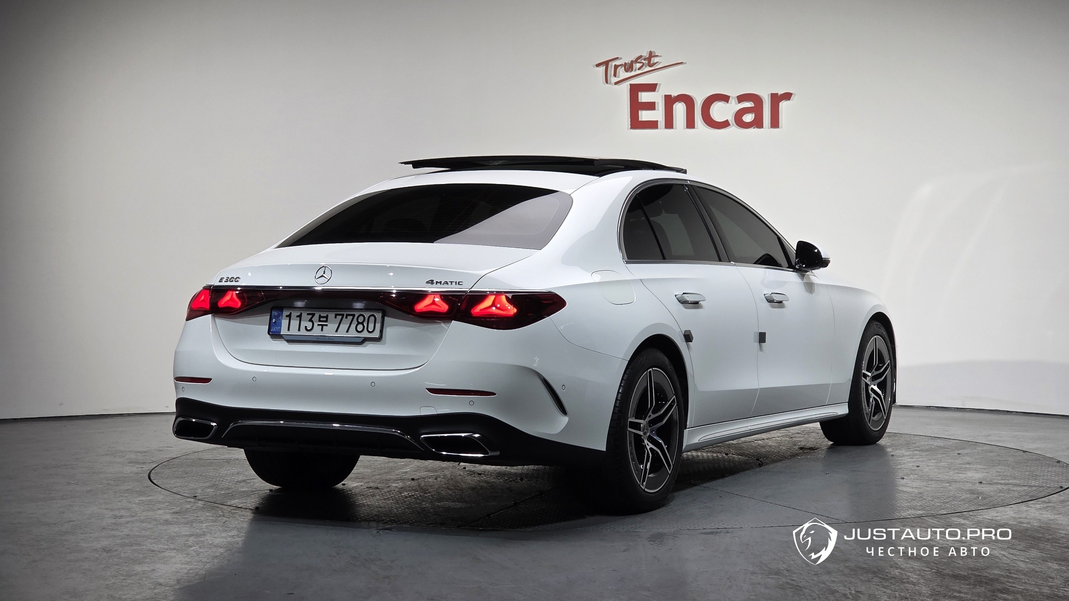 Автомобиль Mercedes-Benz E-Class