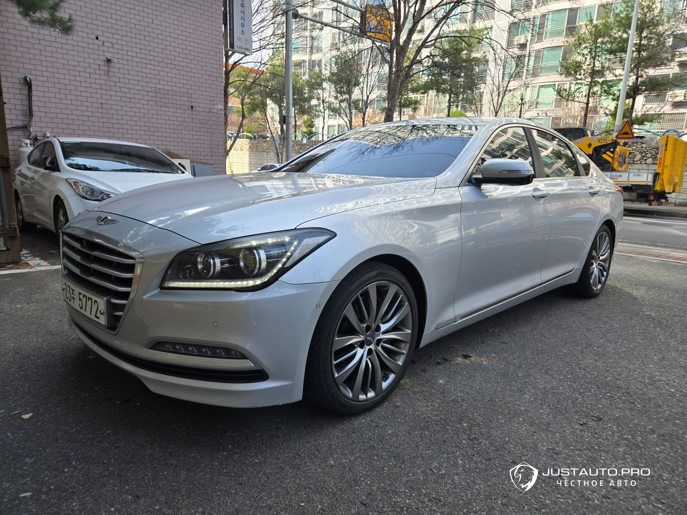 Автомобиль Hyundai Genesis