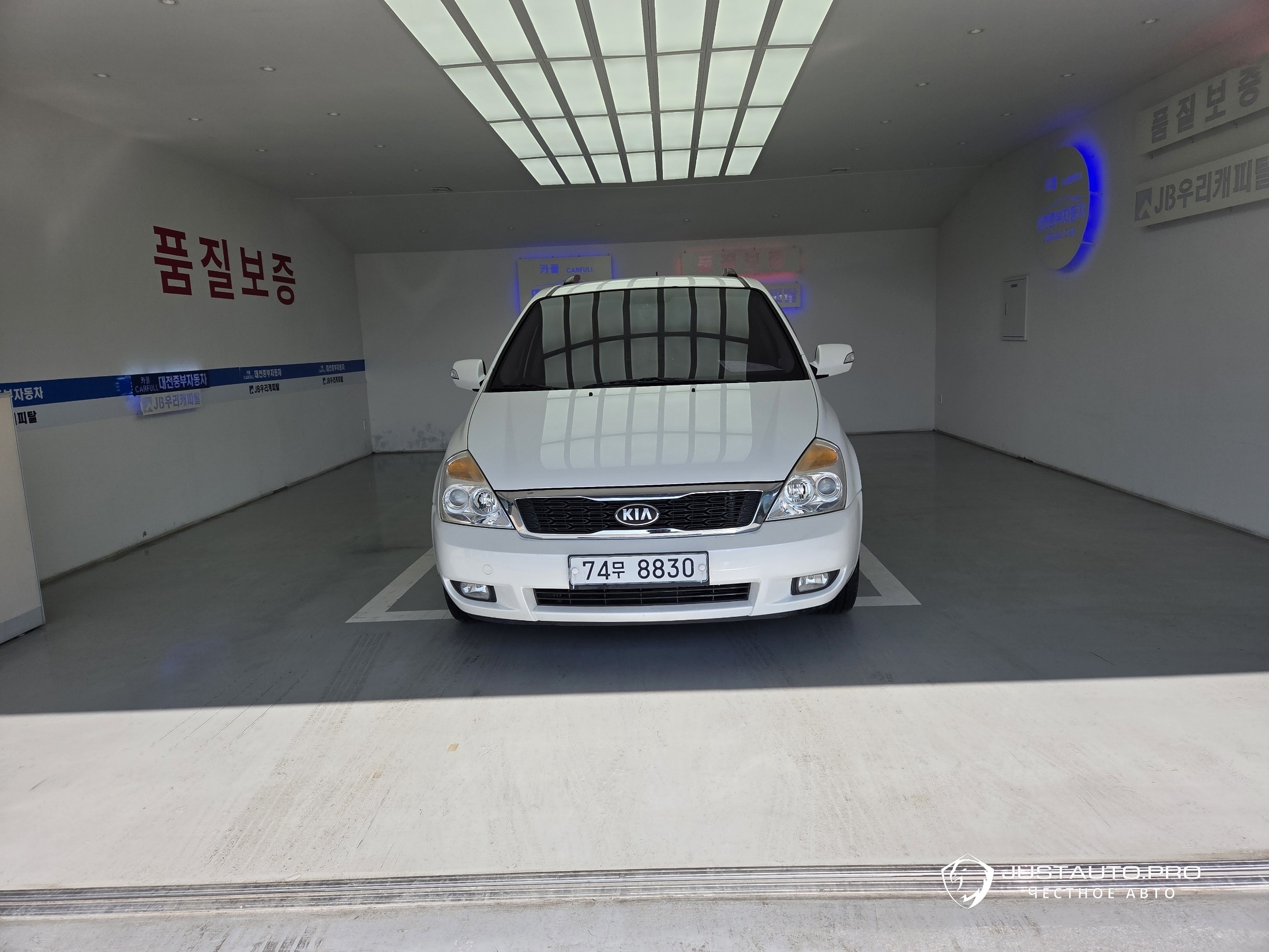 Автомобиль Kia Canival