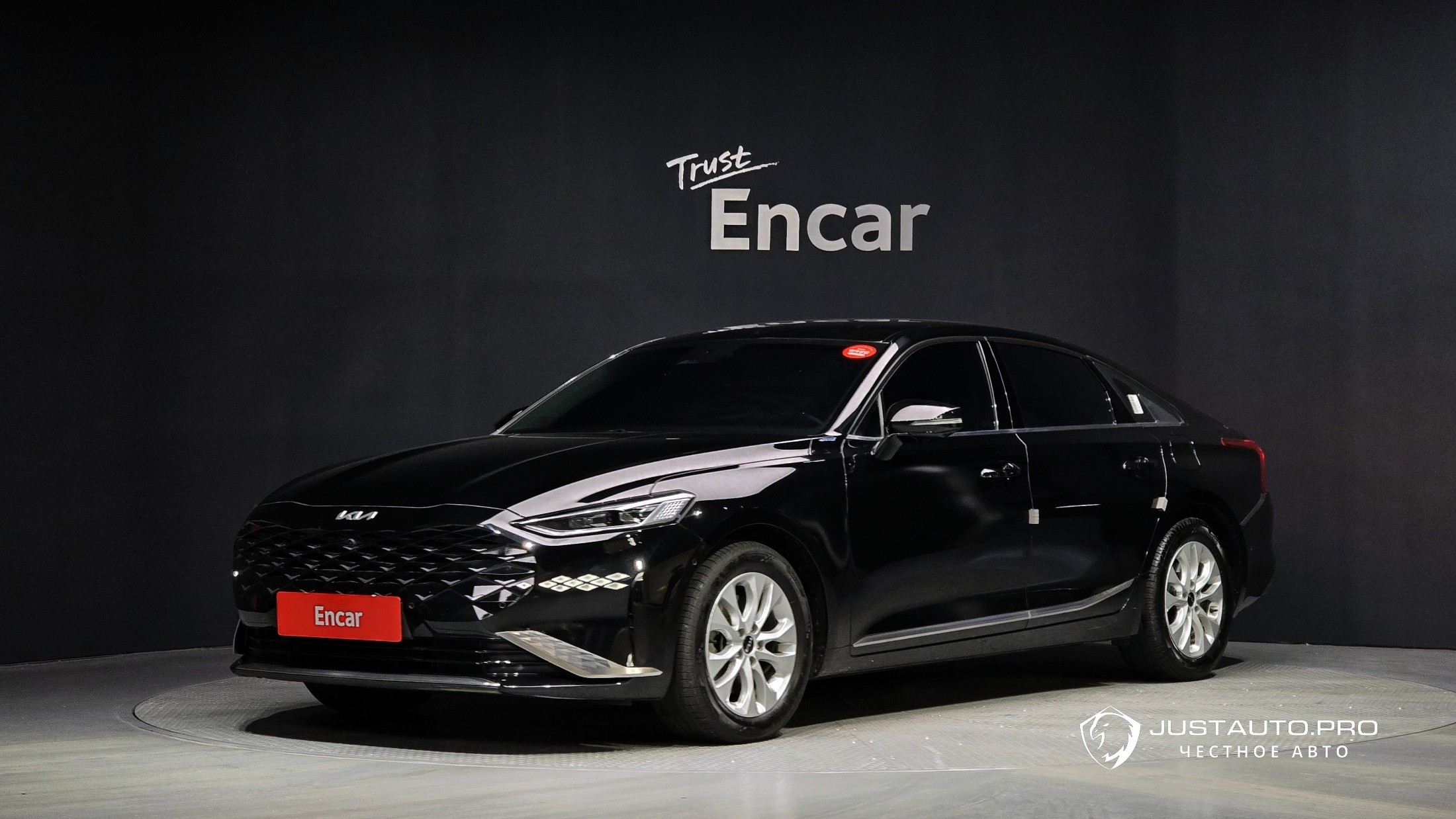 Автомобиль Kia K8