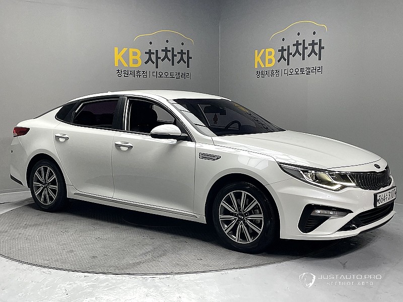 Автомобиль Kia K5