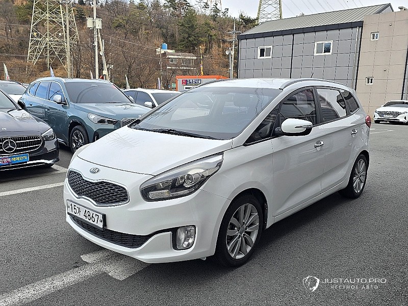 Автомобиль Kia Carens
